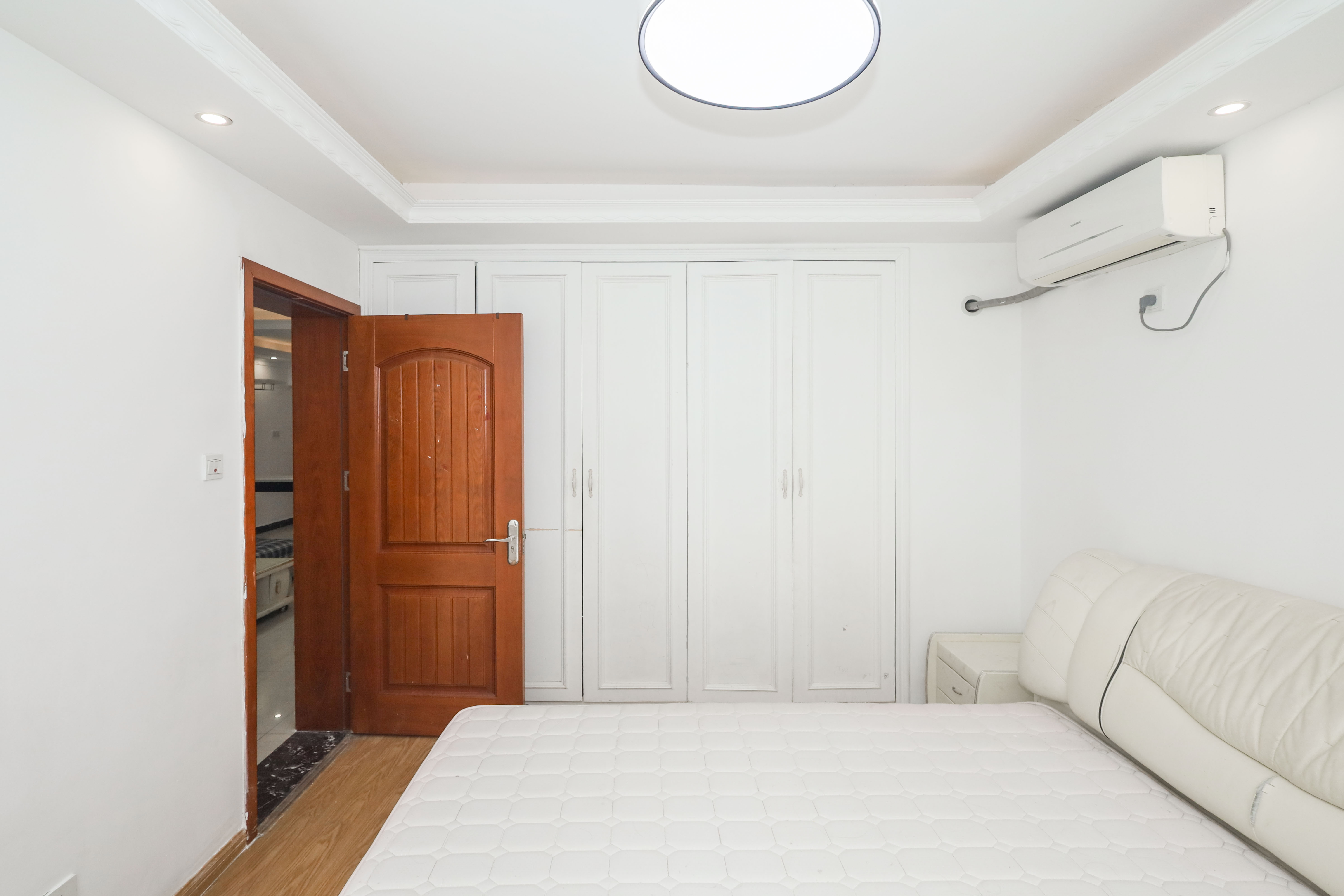 好莱城(弘德西街) 3室2厅1卫 82.0万 好莱城(弘德西街) 3室2厅1卫 82.0万卧室