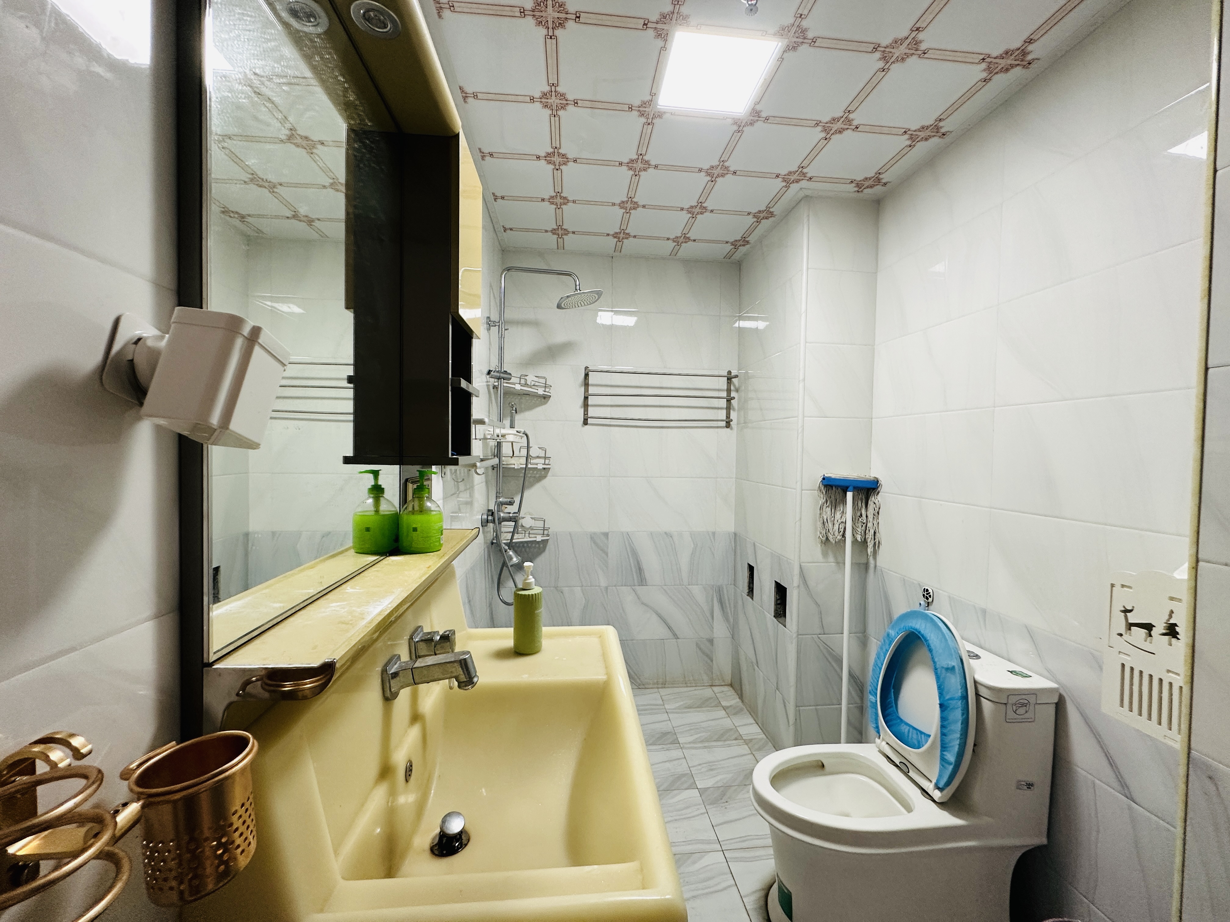 远大购物广场  2室1厅1卫    125.3万 远大购物广场  2室1厅1卫    125.3万卫生间