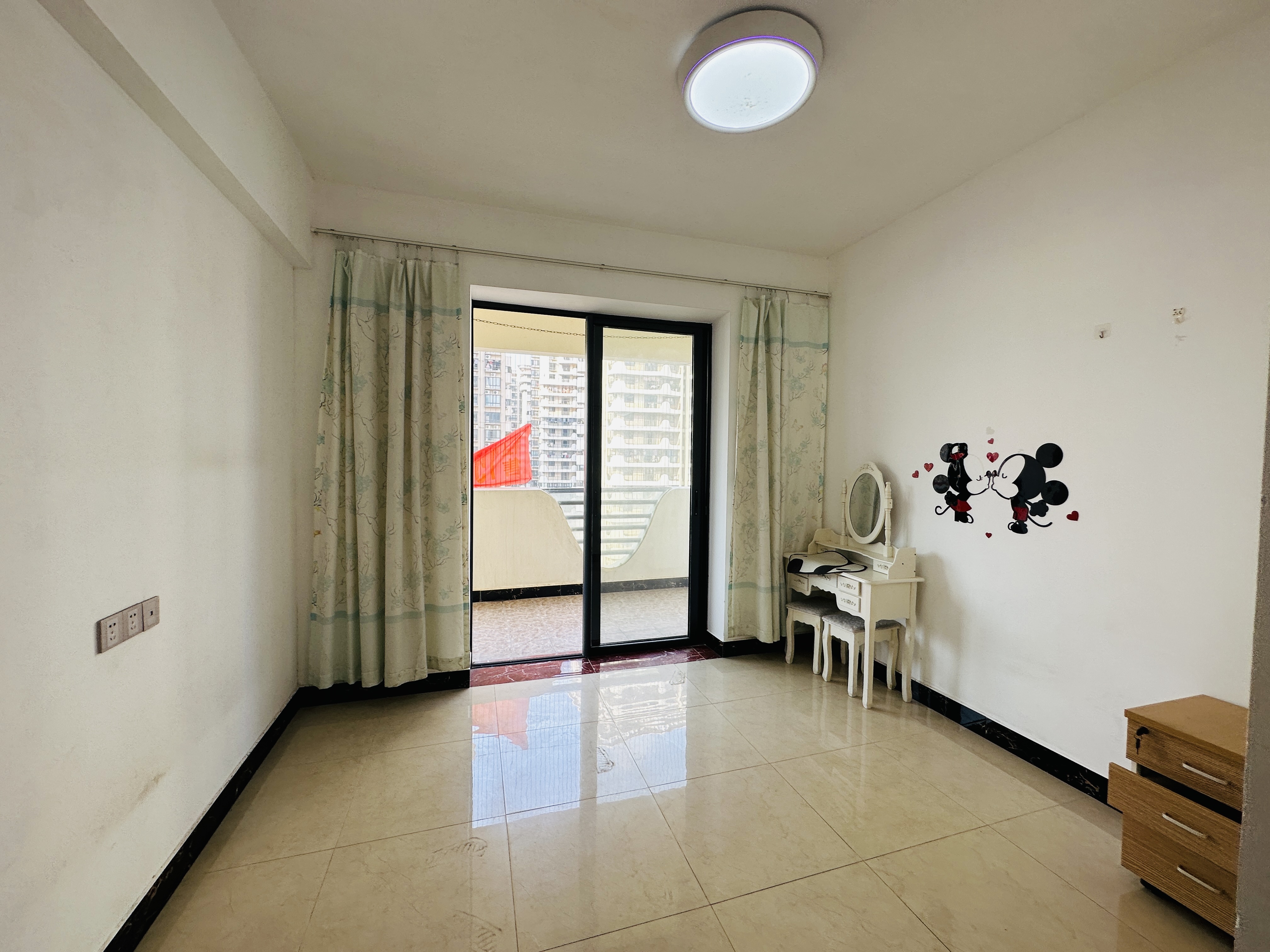 远大购物广场  2室2厅1卫    76.39万 远大购物广场  2室2厅1卫    76.39万卧室