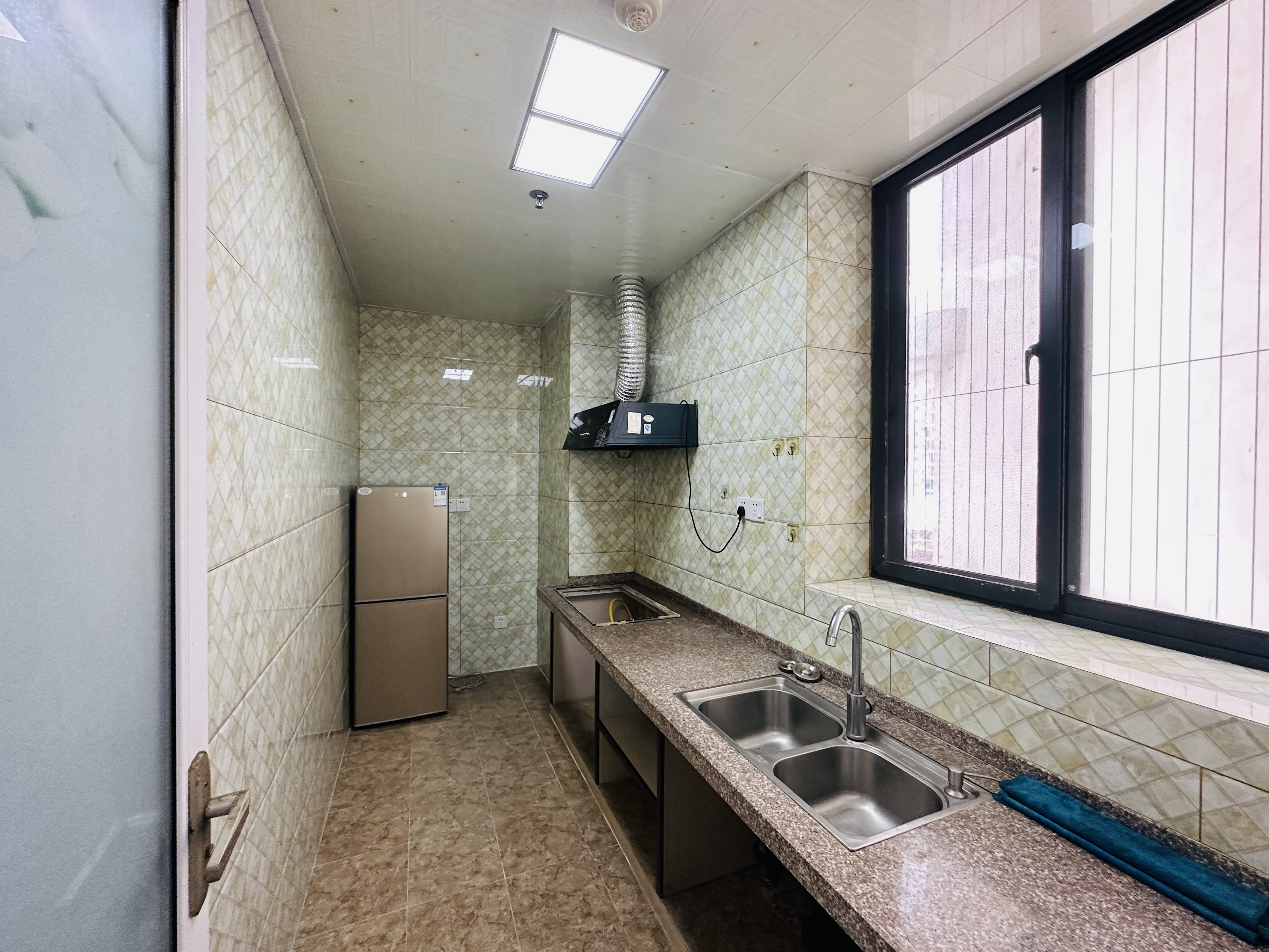 远大购物广场  2室2厅1卫    76.39万 远大购物广场  2室2厅1卫    76.39万厨房