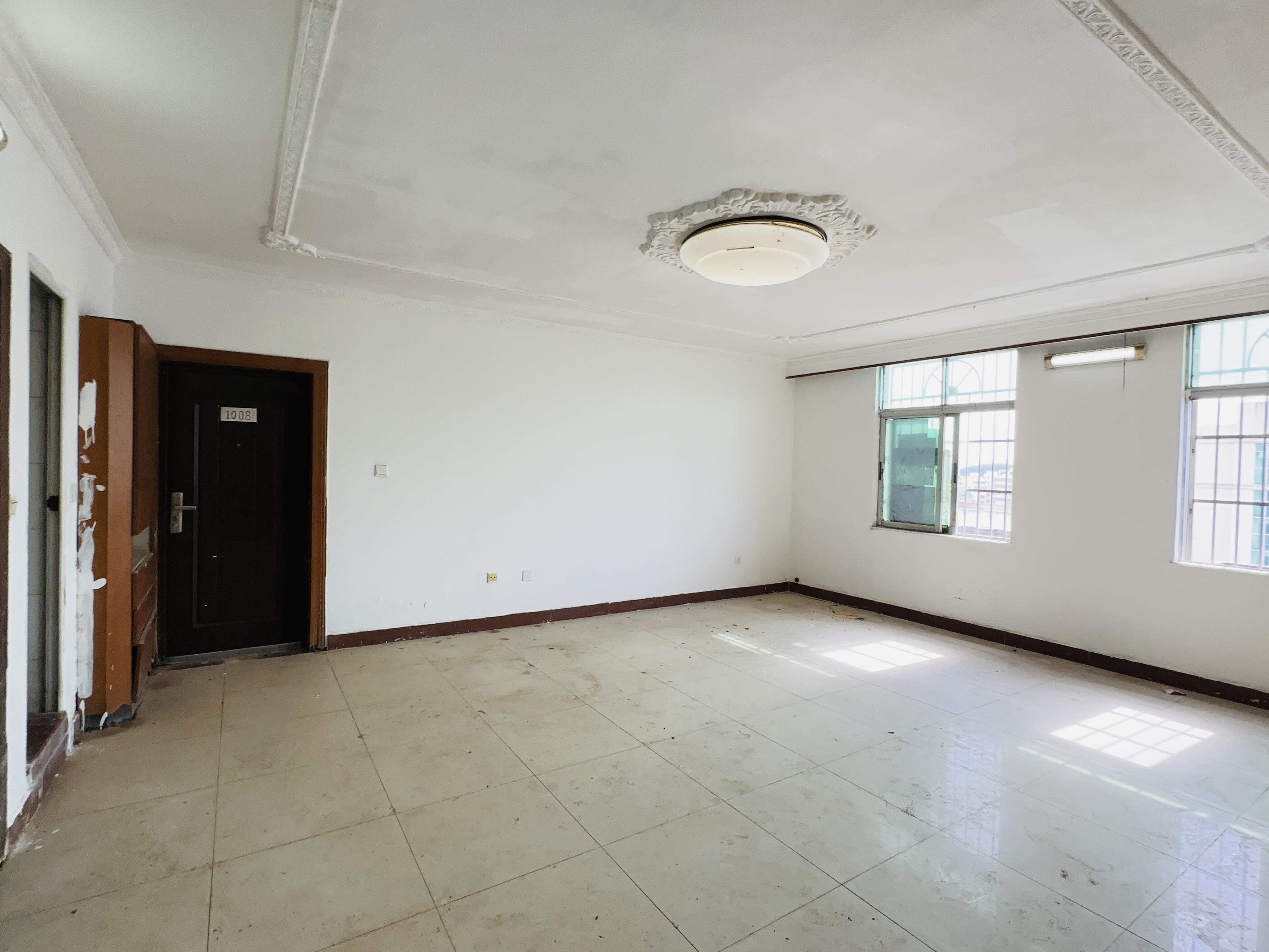 长升大厦 3室2厅1卫 105.3万 长升大厦 3室2厅1卫 105.3万客厅