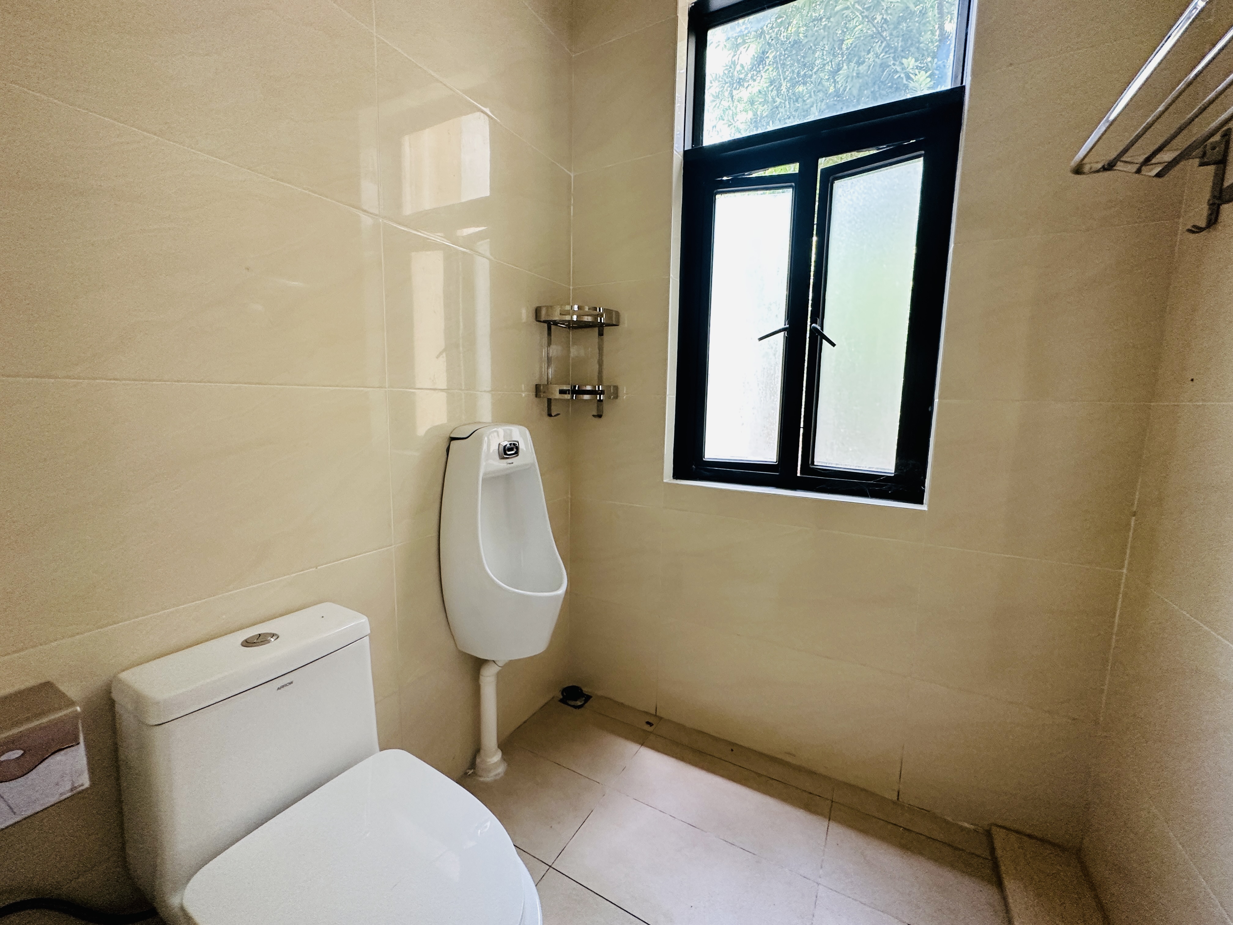 蓝城一号 5室3厅5卫 1047.2万 蓝城一号 5室3厅5卫 1047.2万卫生间