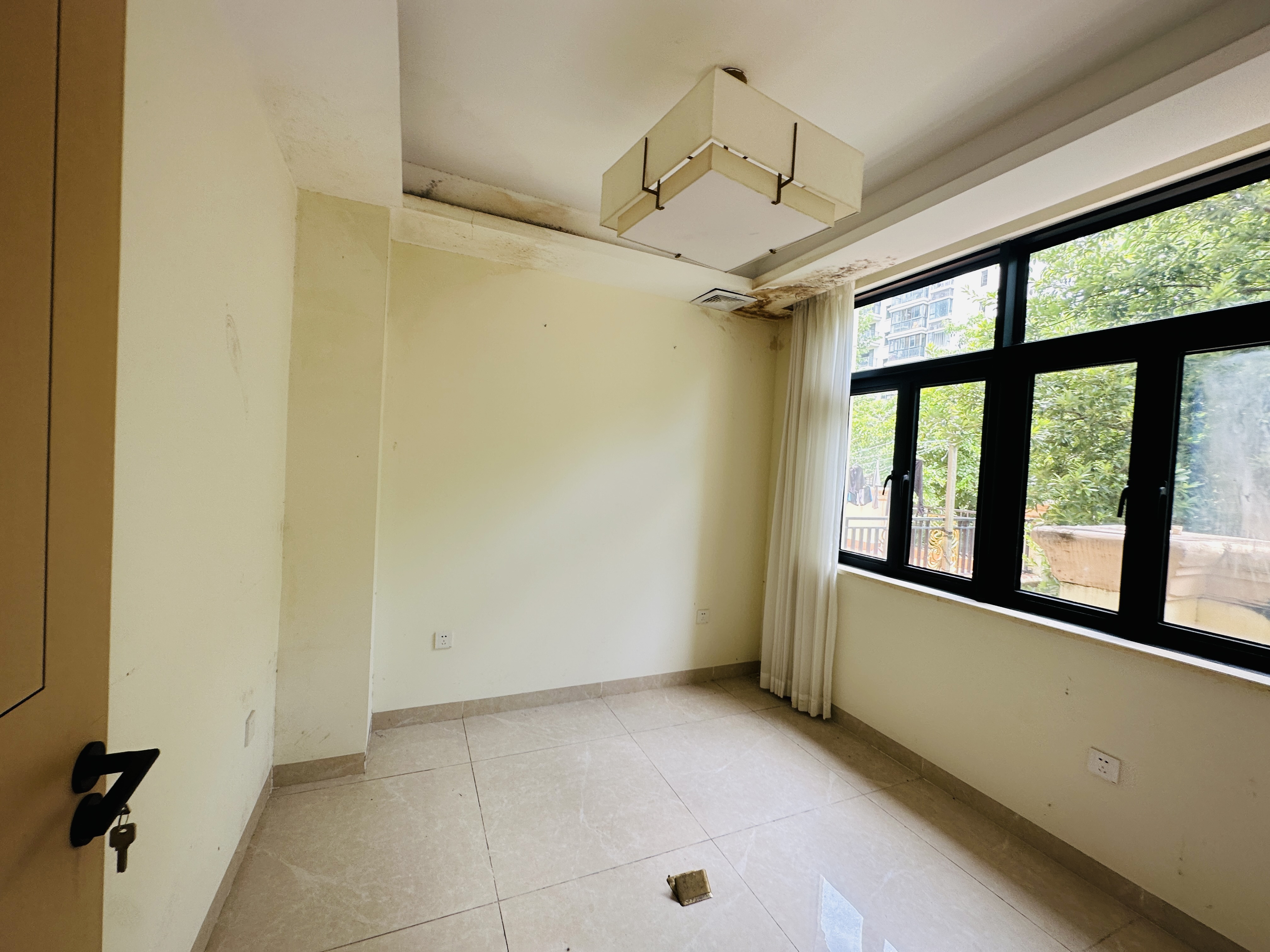 蓝城一号 5室3厅5卫 1047.2万 蓝城一号 5室3厅5卫 1047.2万卧室