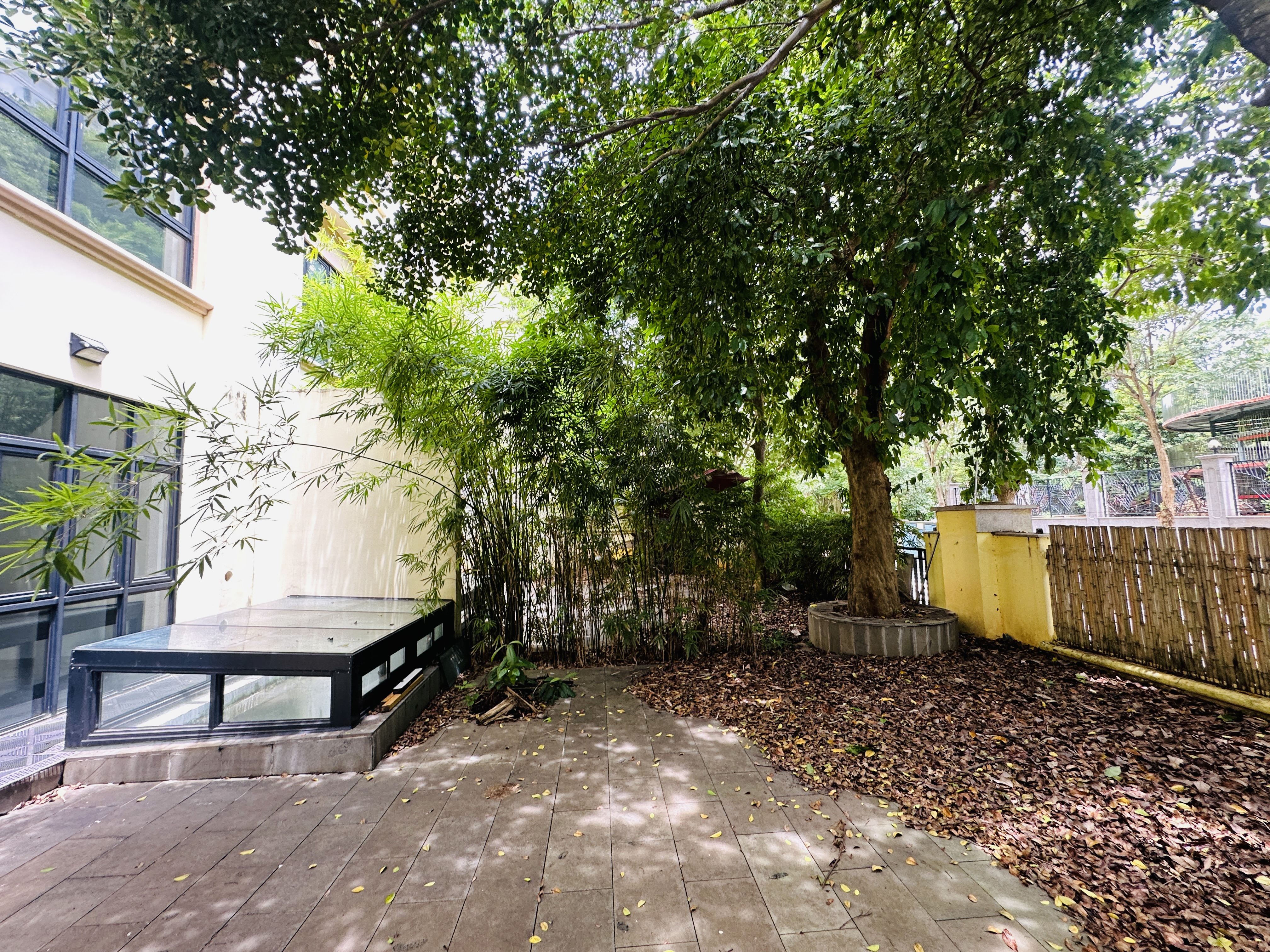 蓝城一号  8室3厅5卫    1047.2万 蓝城一号  8室3厅5卫    1047.2万阳台