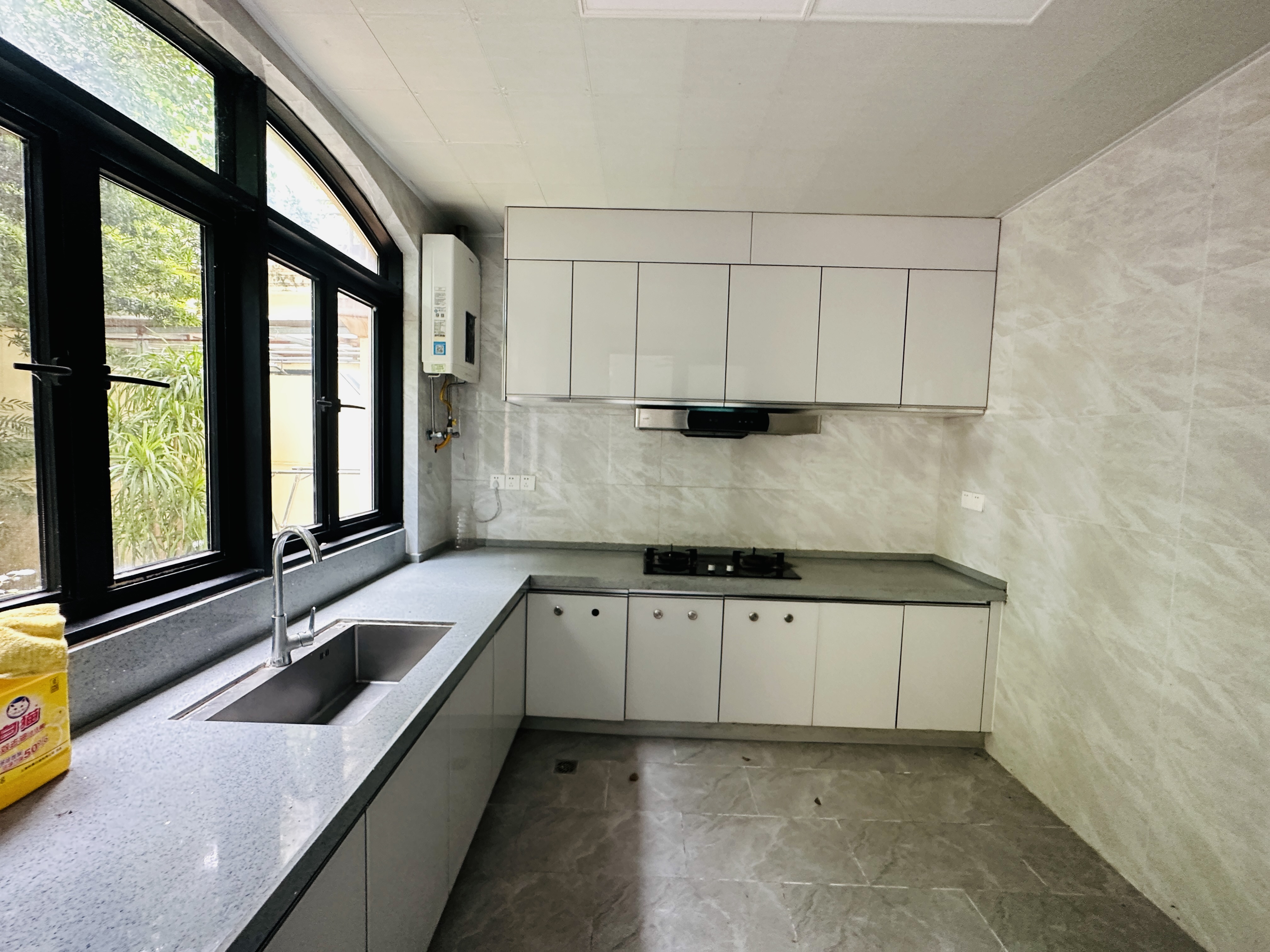 蓝城一号  8室3厅5卫    1047.2万 蓝城一号  8室3厅5卫    1047.2万厨房