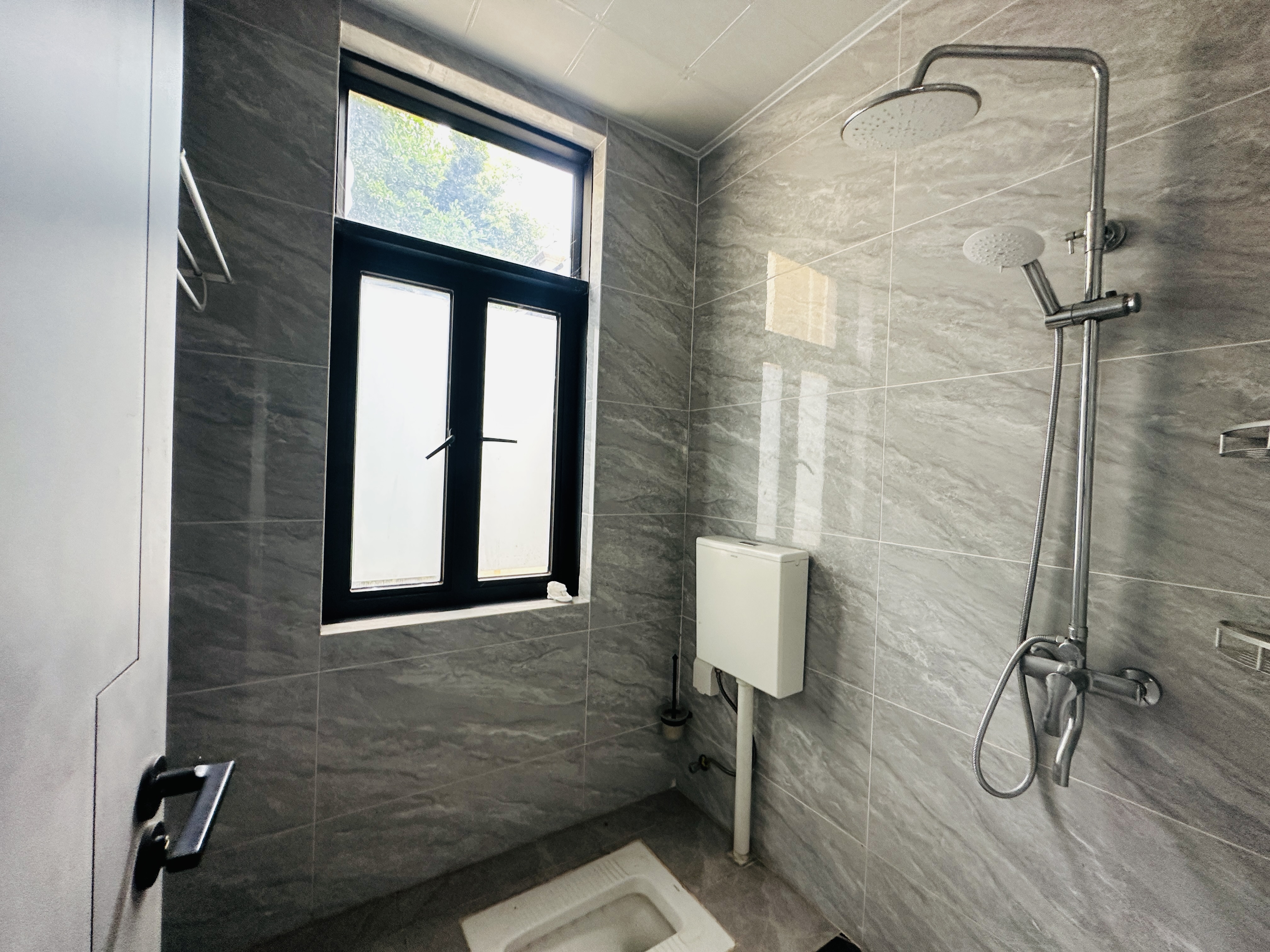 蓝城一号  8室3厅5卫    1047.2万 蓝城一号  8室3厅5卫    1047.2万卫生间