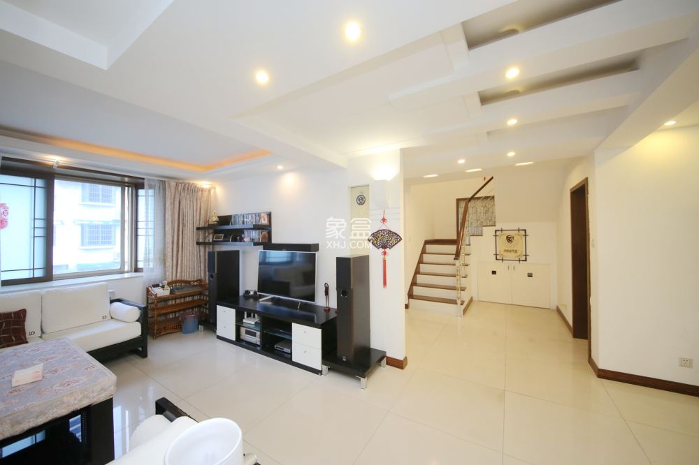 东南明苑  5室2厅3卫    121.8万