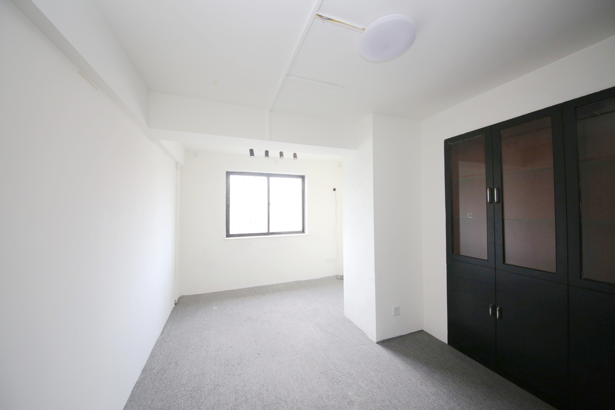 城市生活家  5室2厅2卫   185.00万卧室