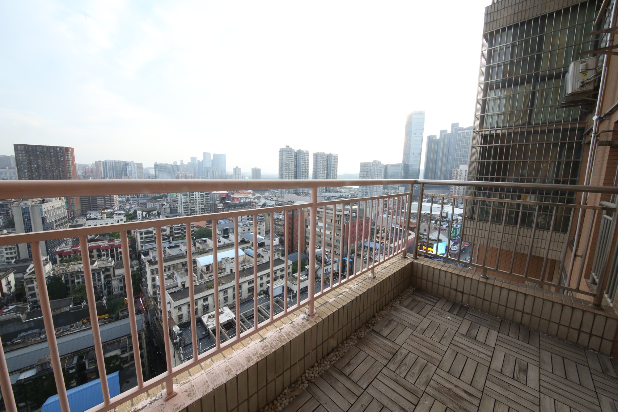 城市生活家  5室2厅2卫   185.00万阳台