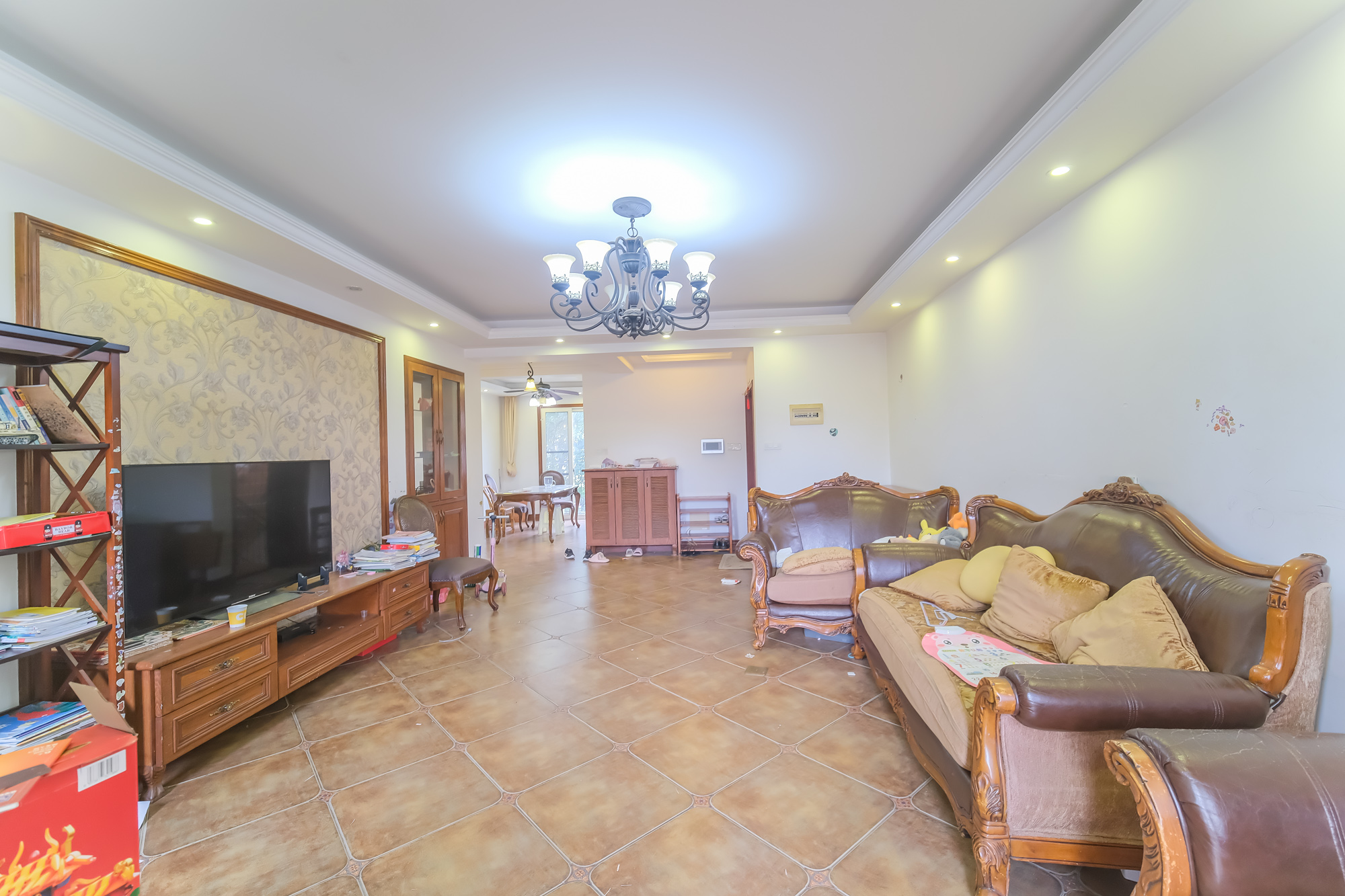 郡原居里 3室2厅2卫 105.0万 郡原居里 3室2厅2卫 105.0万客厅