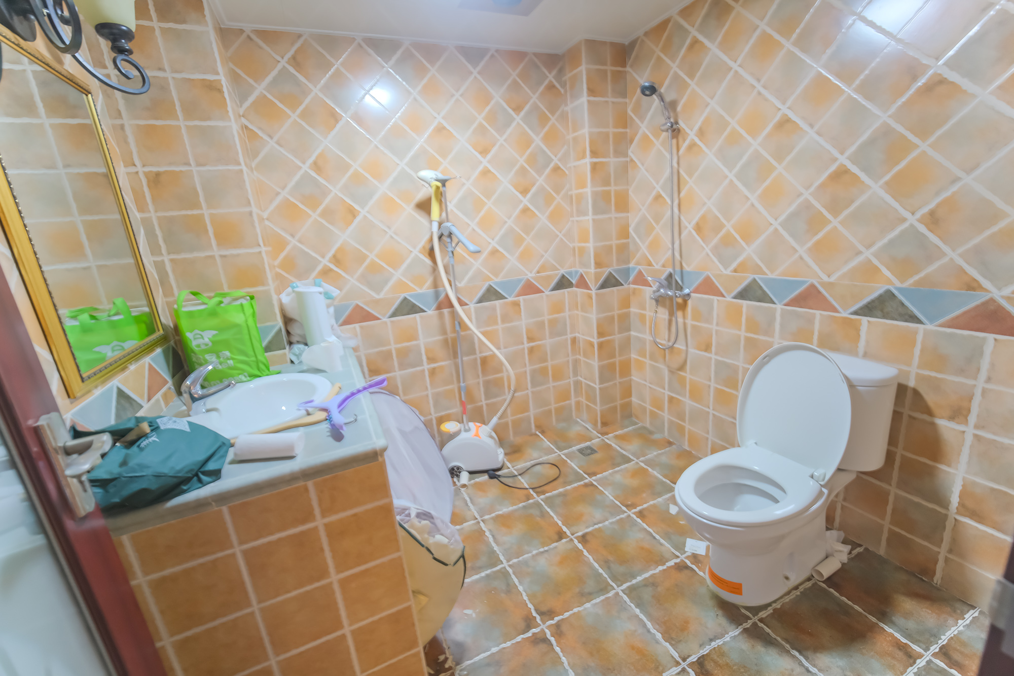 郡原居里 3室2厅2卫 105.0万 郡原居里 3室2厅2卫 105.0万卫生间