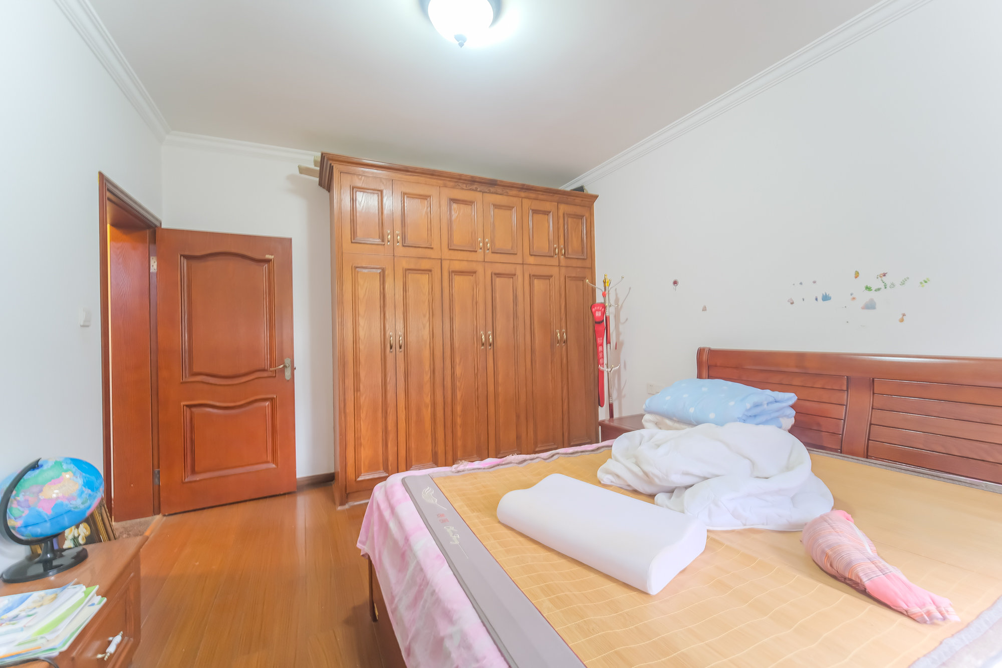 郡原居里 3室2厅2卫 105.0万 郡原居里 3室2厅2卫 105.0万卧室