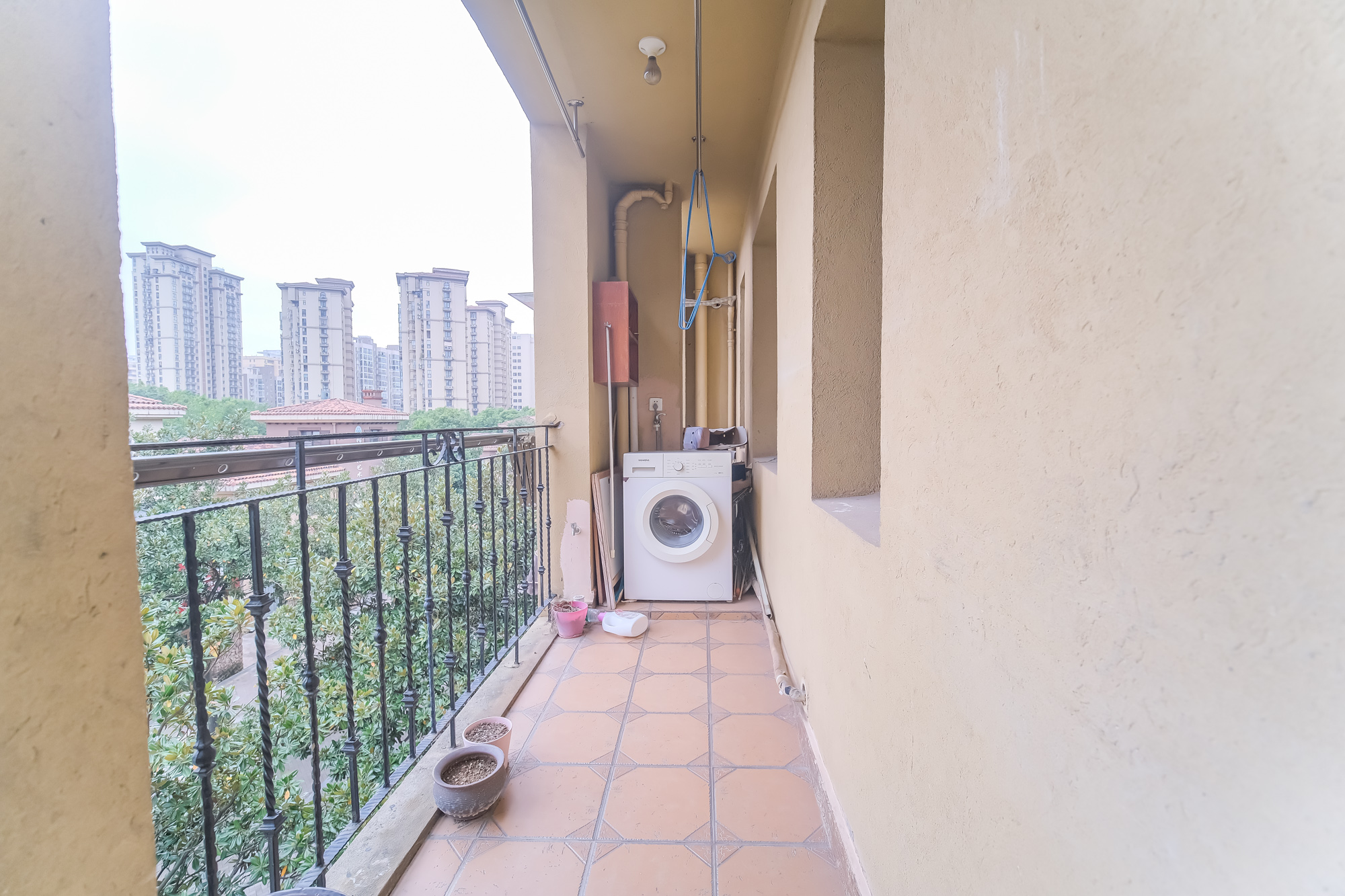 郡原居里 3室2厅2卫 105.0万 郡原居里 3室2厅2卫 105.0万阳台