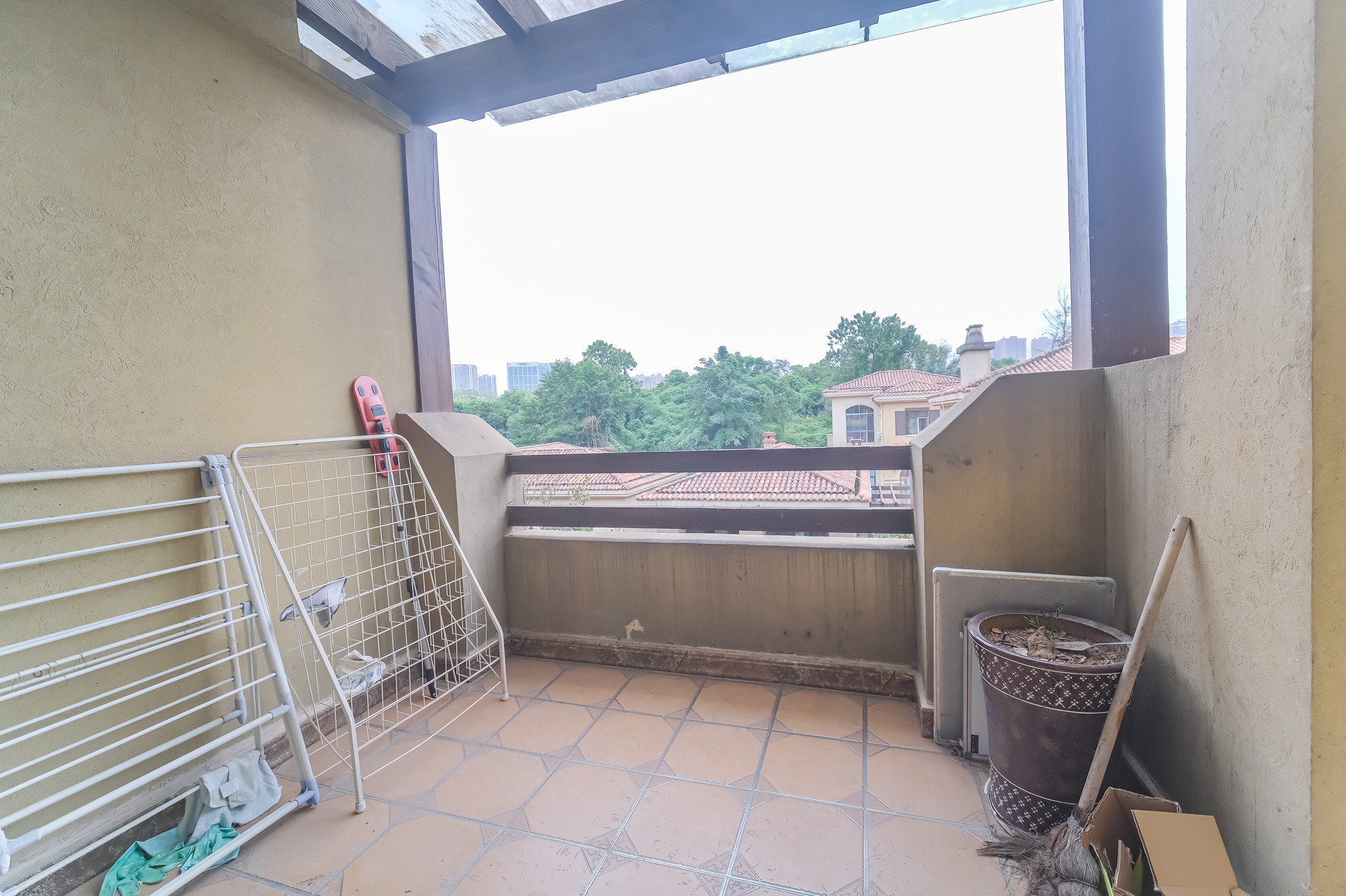 郡原居里 3室2厅2卫 105.0万 郡原居里 3室2厅2卫 105.0万阳台