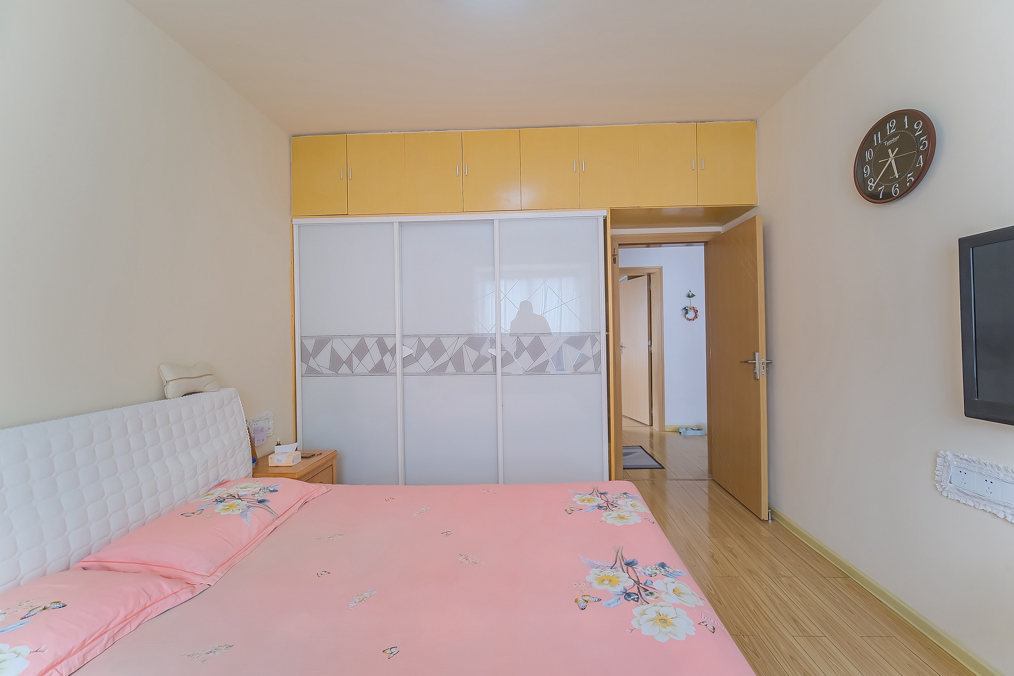 世景华庭  2室2厅1卫   57.30万卧室