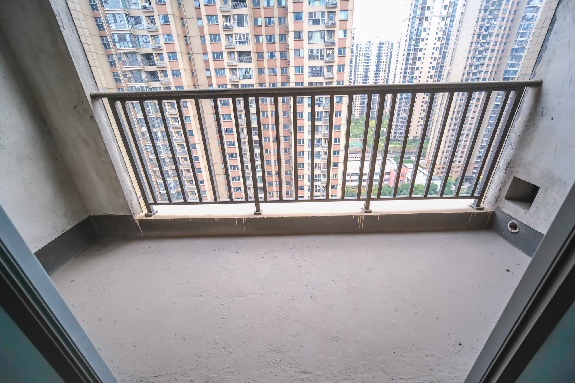 湖湘奥林匹克花园 3室2厅1卫 64.0万 湖湘奥林匹克花园 3室2厅1卫 64.0万阳台