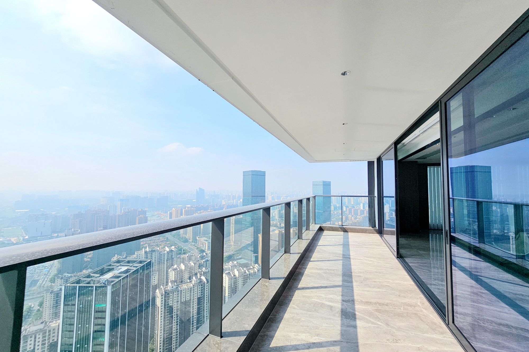 运达中央广场三期  6室2厅3卫   700.00万其他