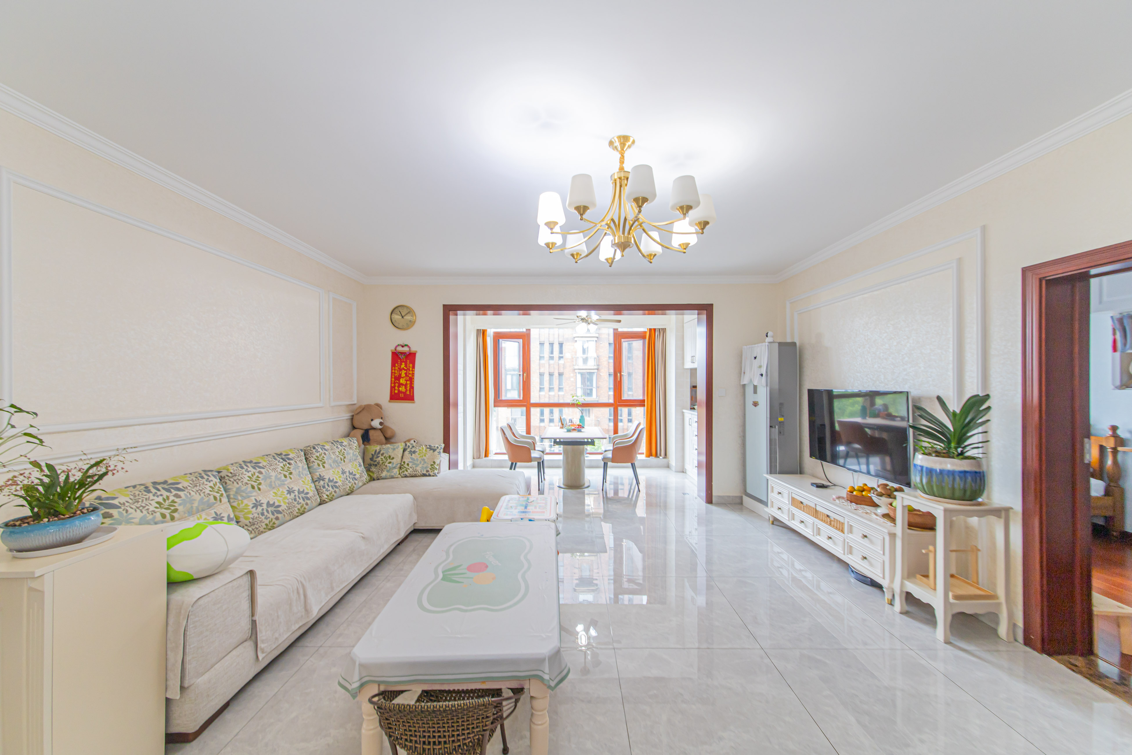 绿地公馆(绿地名邸)  3室2厅1卫    130.0万 绿地公馆(绿地名邸)  3室2厅1卫    130.0万客厅