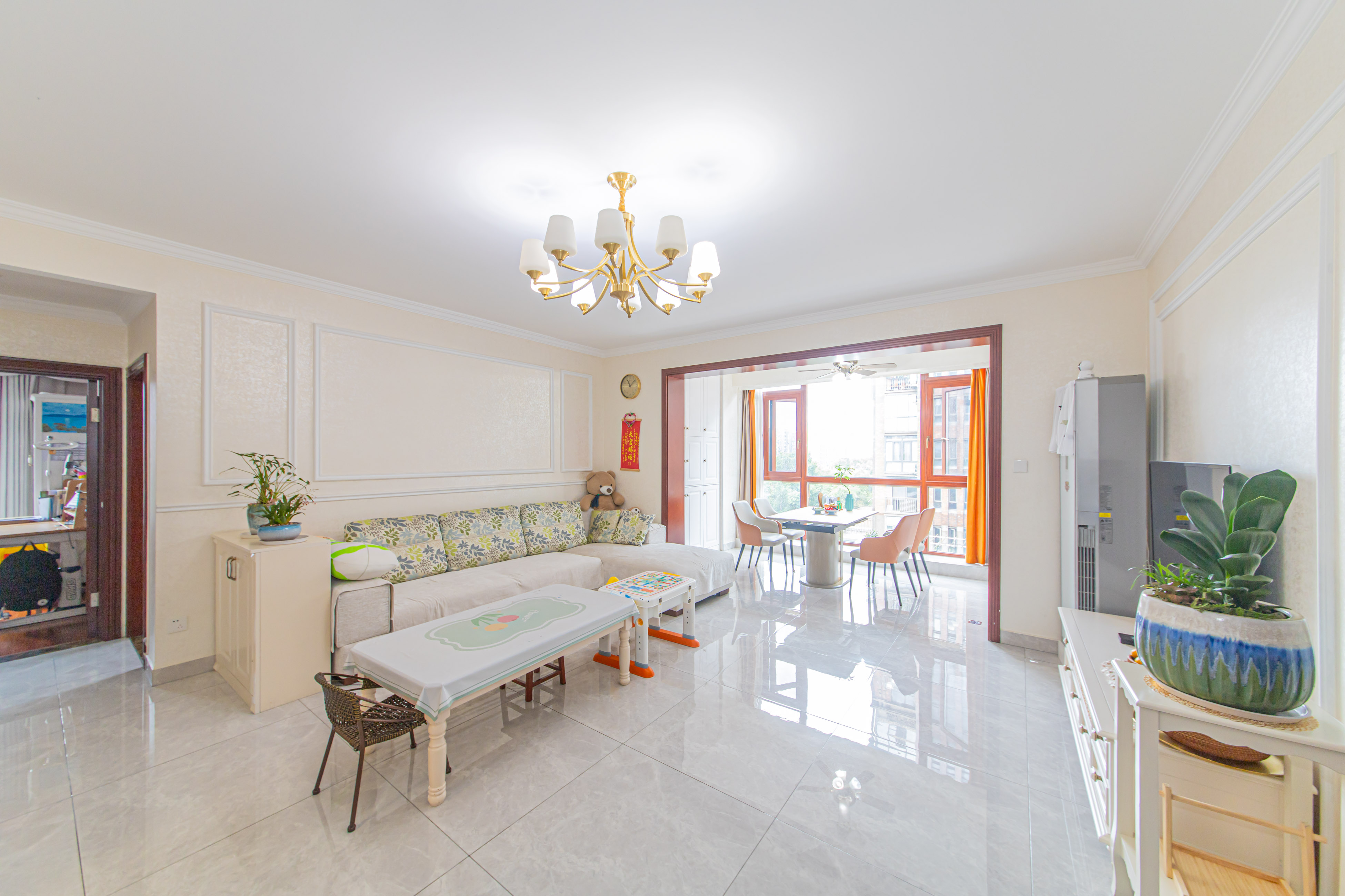 绿地公馆(绿地名邸)  3室2厅1卫    130.0万 绿地公馆(绿地名邸)  3室2厅1卫    130.0万客厅