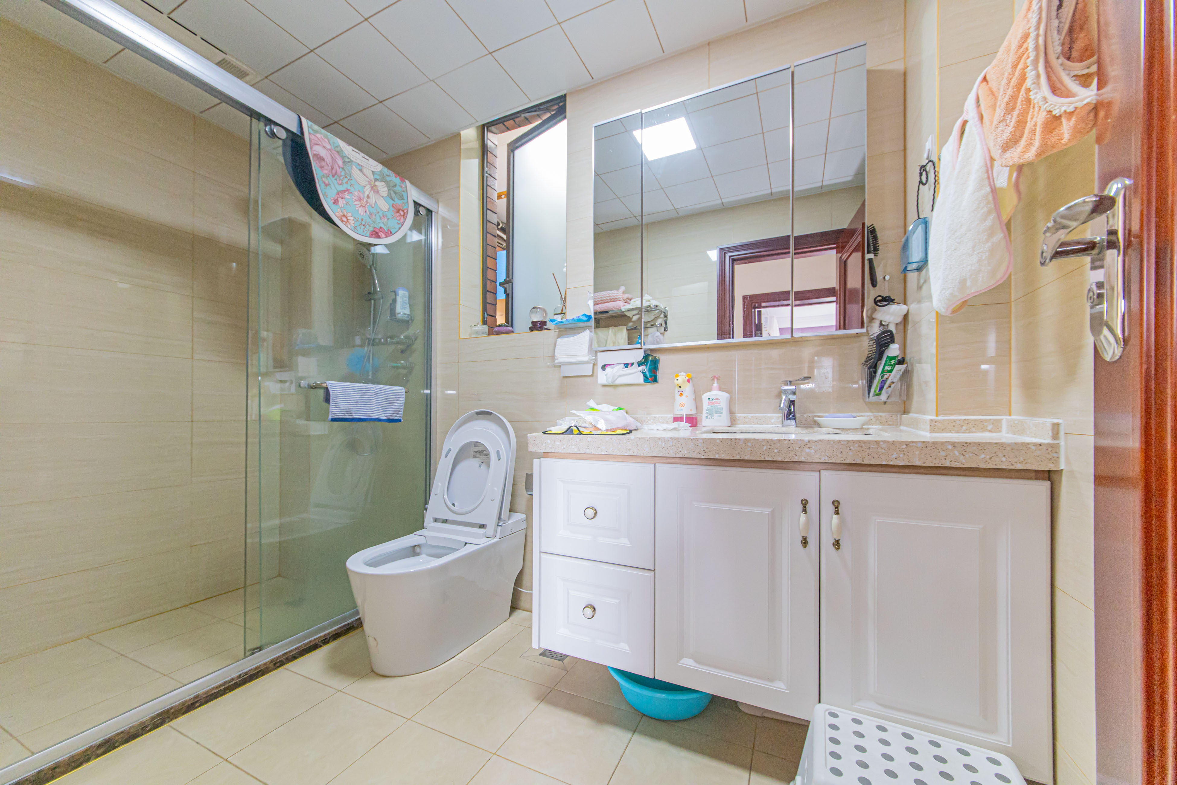 绿地公馆(绿地名邸)  3室2厅1卫    130.0万 绿地公馆(绿地名邸)  3室2厅1卫    130.0万卫生间