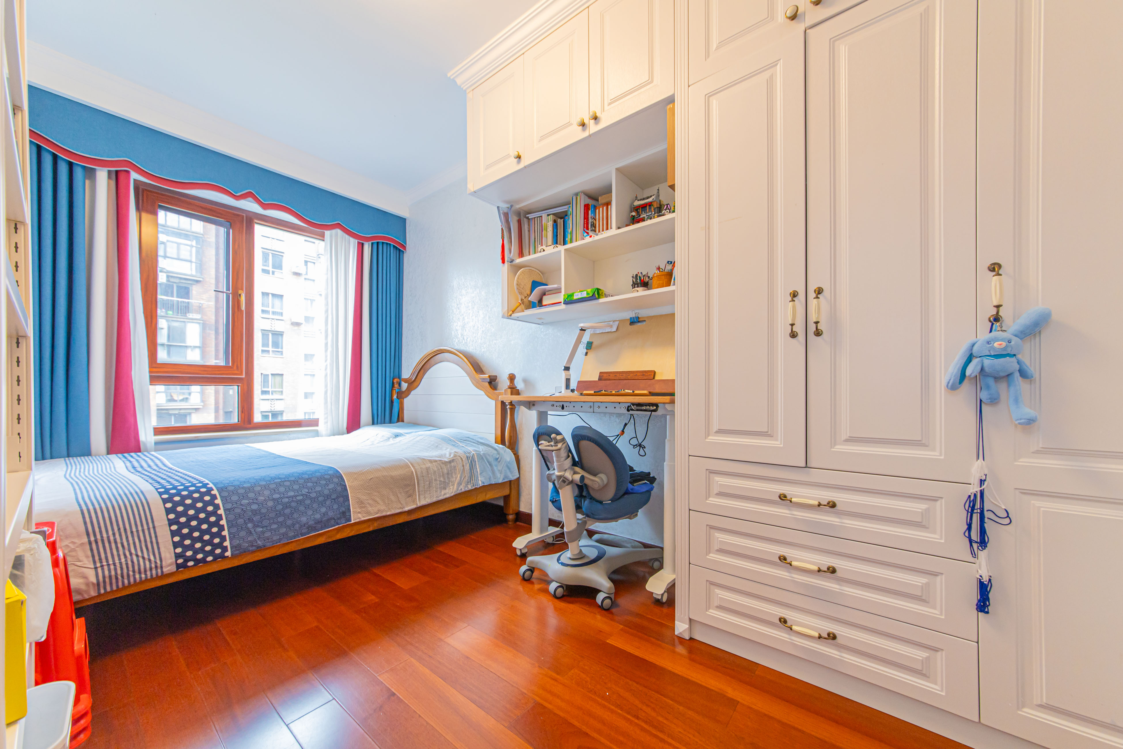 绿地公馆(绿地名邸)  3室2厅1卫    130.0万 绿地公馆(绿地名邸)  3室2厅1卫    130.0万卧室