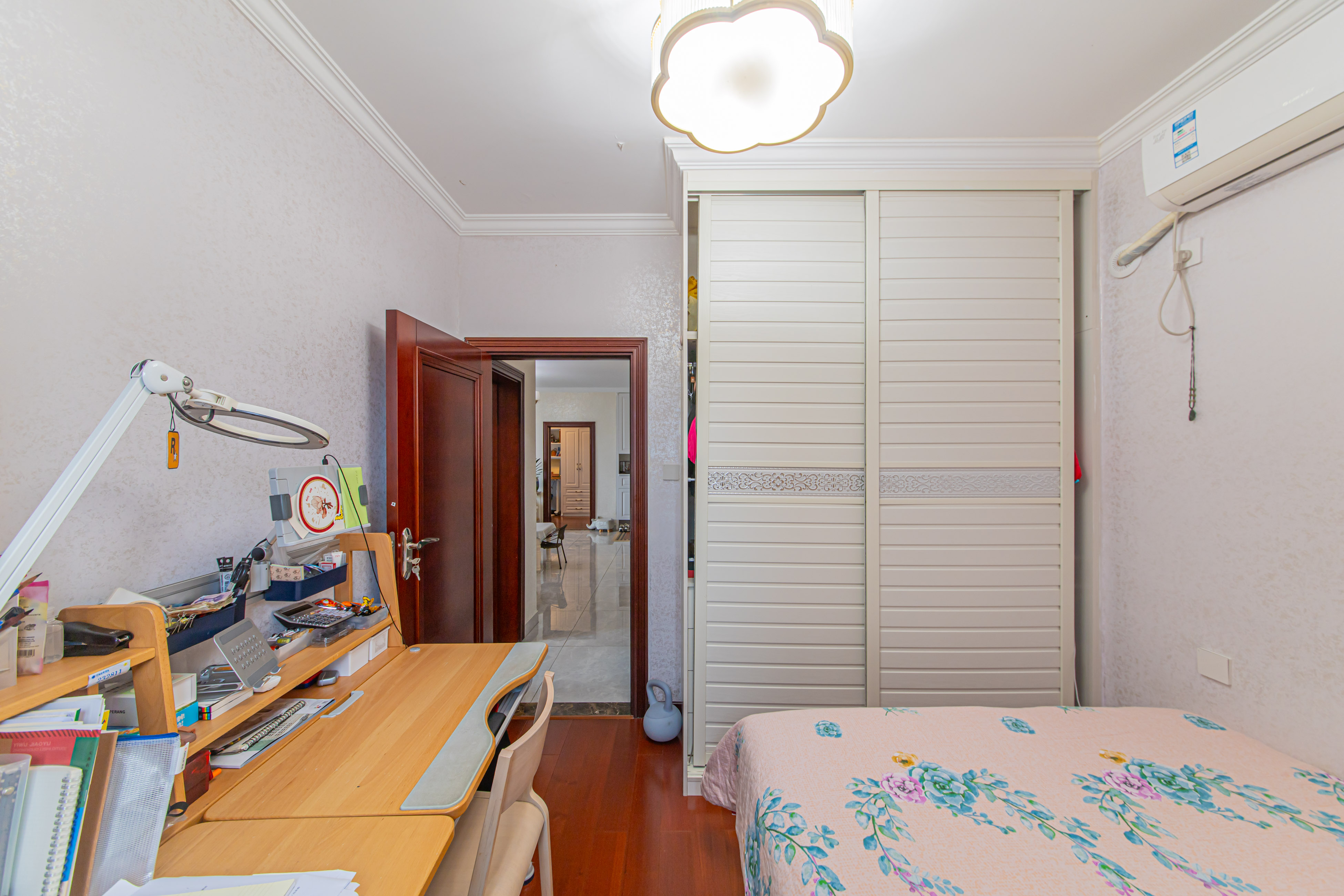 绿地公馆(绿地名邸)  3室2厅1卫    130.0万 绿地公馆(绿地名邸)  3室2厅1卫    130.0万卧室