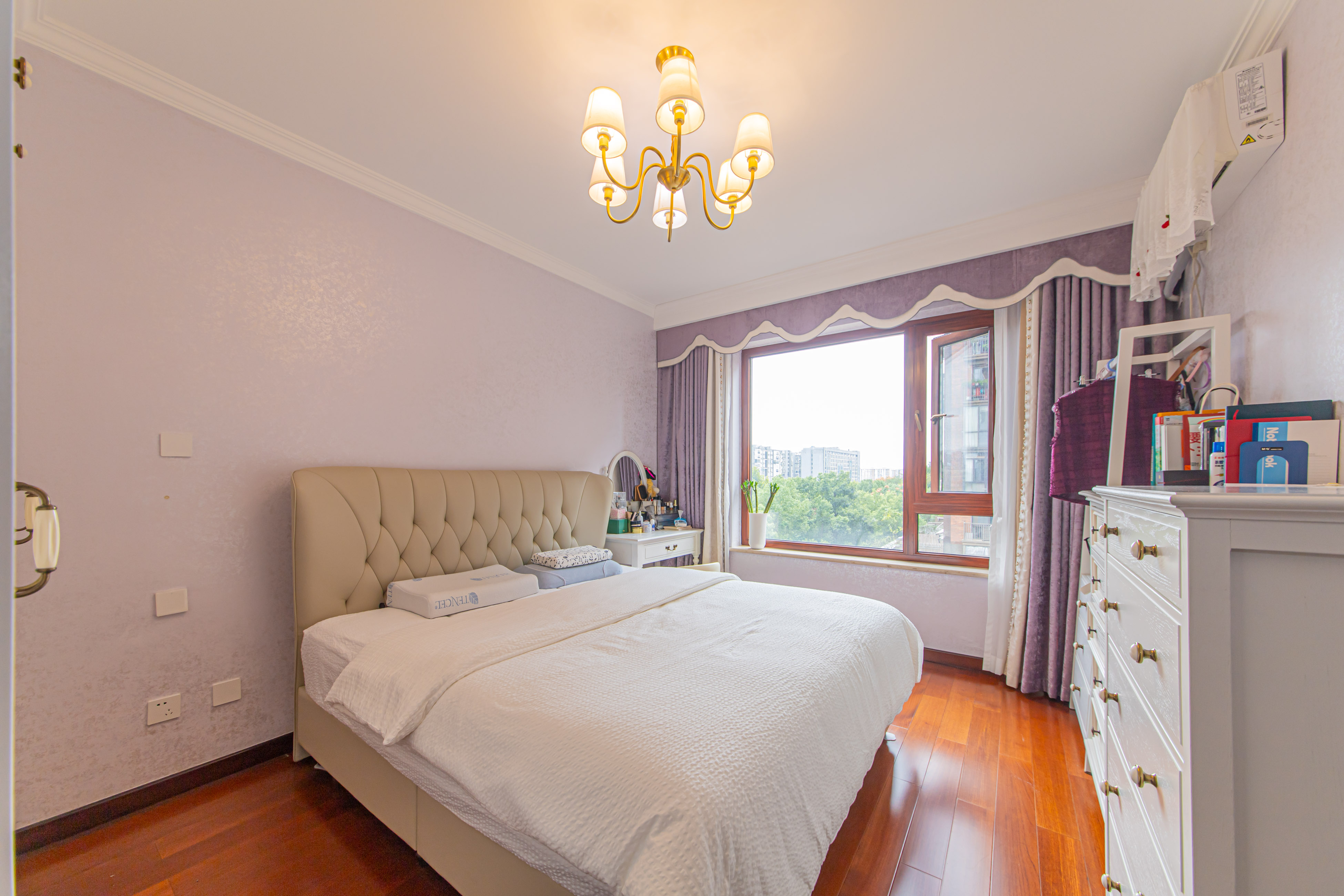 绿地公馆(绿地名邸)  3室2厅1卫    130.0万 绿地公馆(绿地名邸)  3室2厅1卫    130.0万卧室