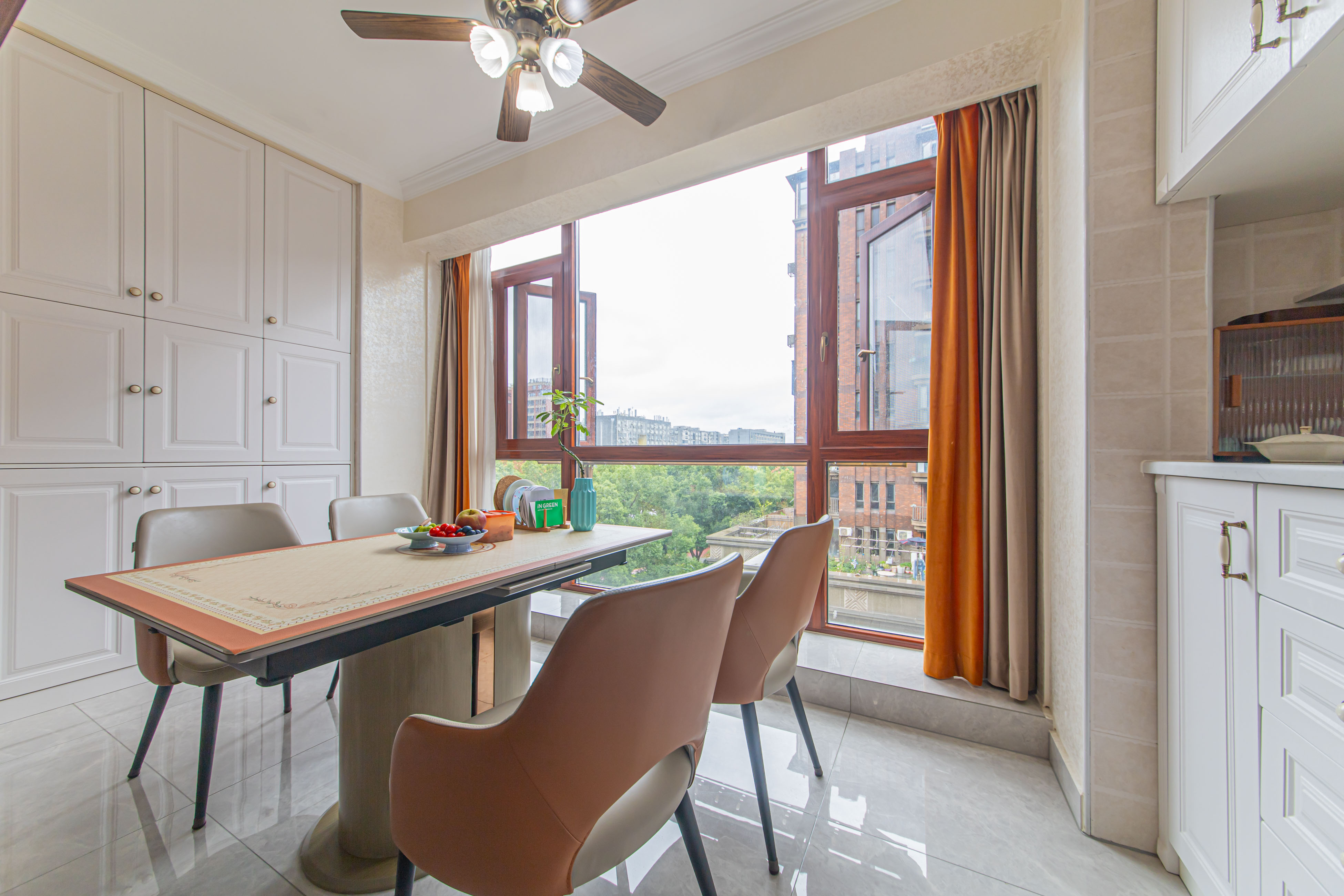 绿地公馆(绿地名邸)  3室2厅1卫    130.0万 绿地公馆(绿地名邸)  3室2厅1卫    130.0万阳台