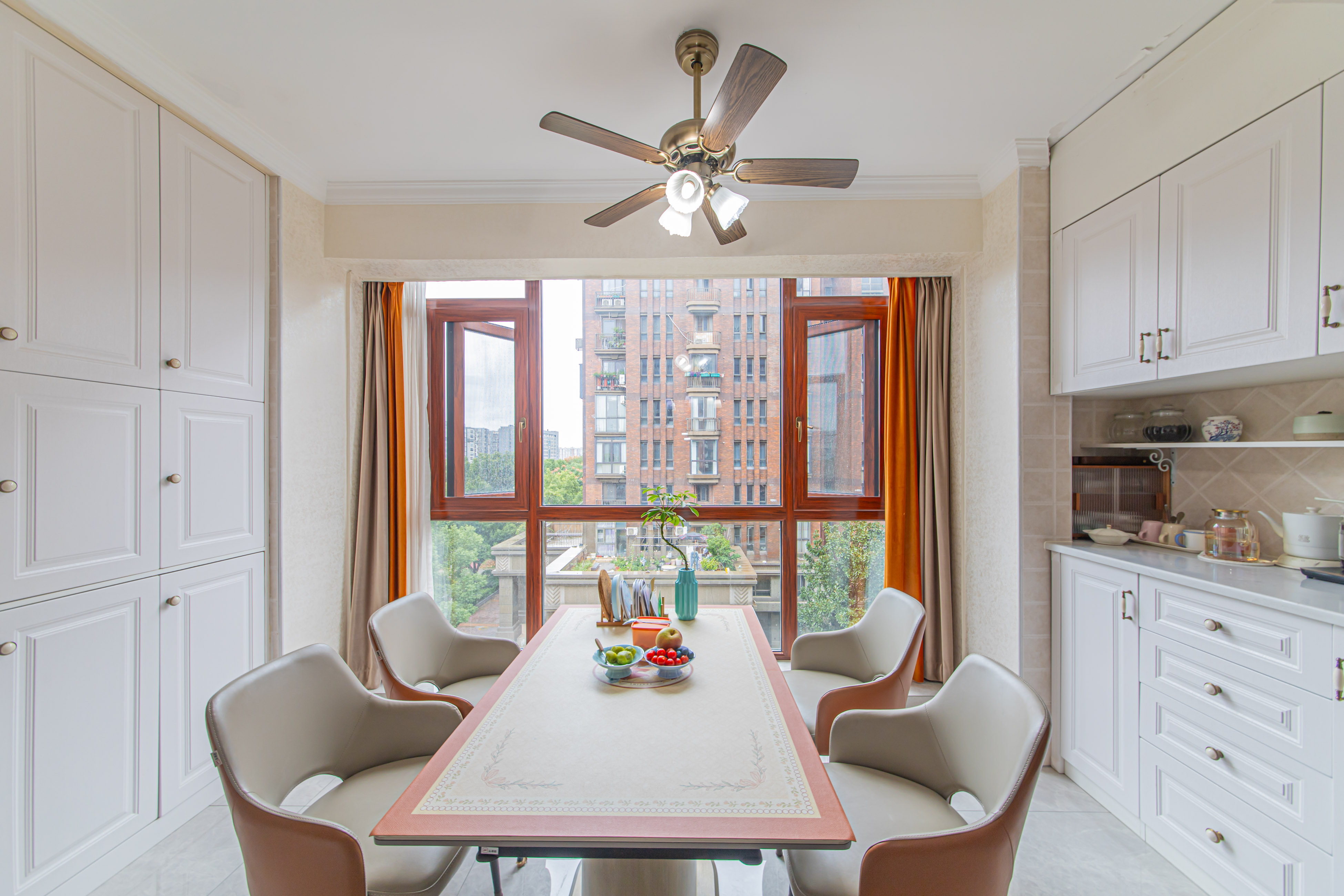 绿地公馆(绿地名邸)  3室2厅1卫    130.0万 绿地公馆(绿地名邸)  3室2厅1卫    130.0万阳台