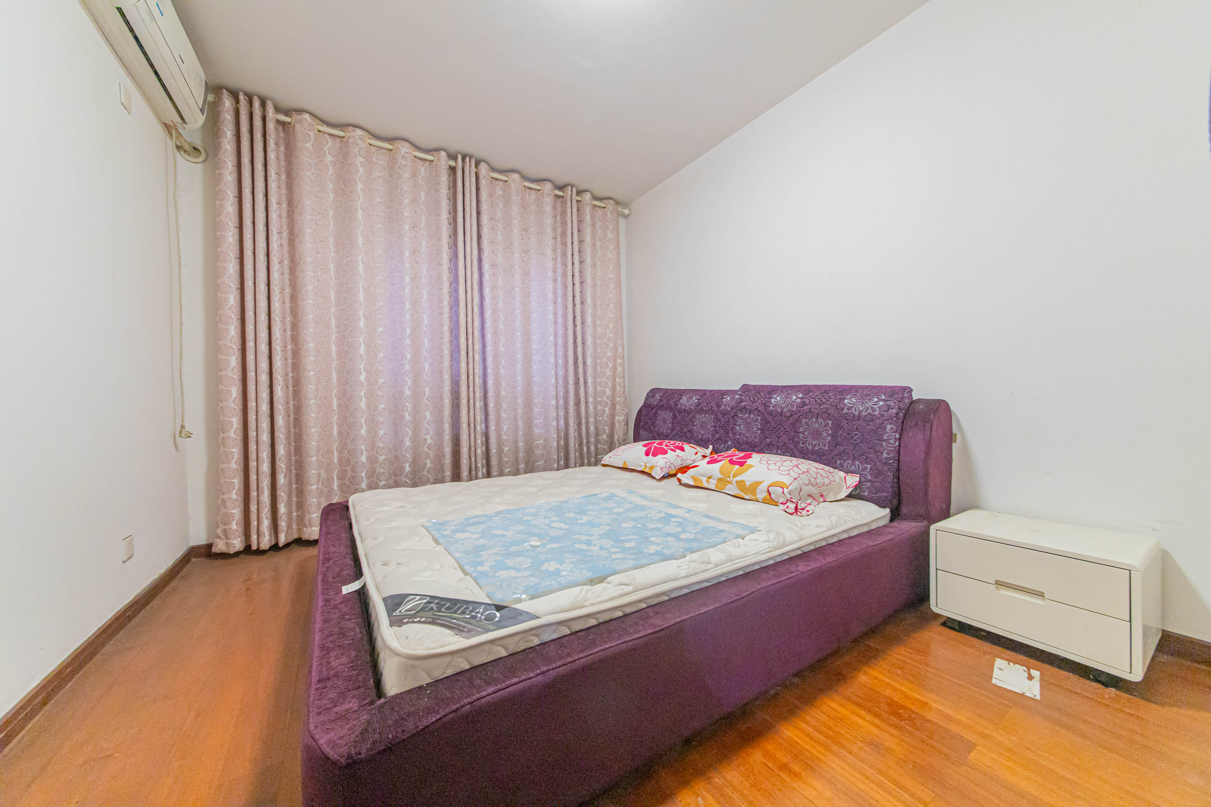 绿地公馆（绿地名邸）  3室2厅2卫    155.0万卧室