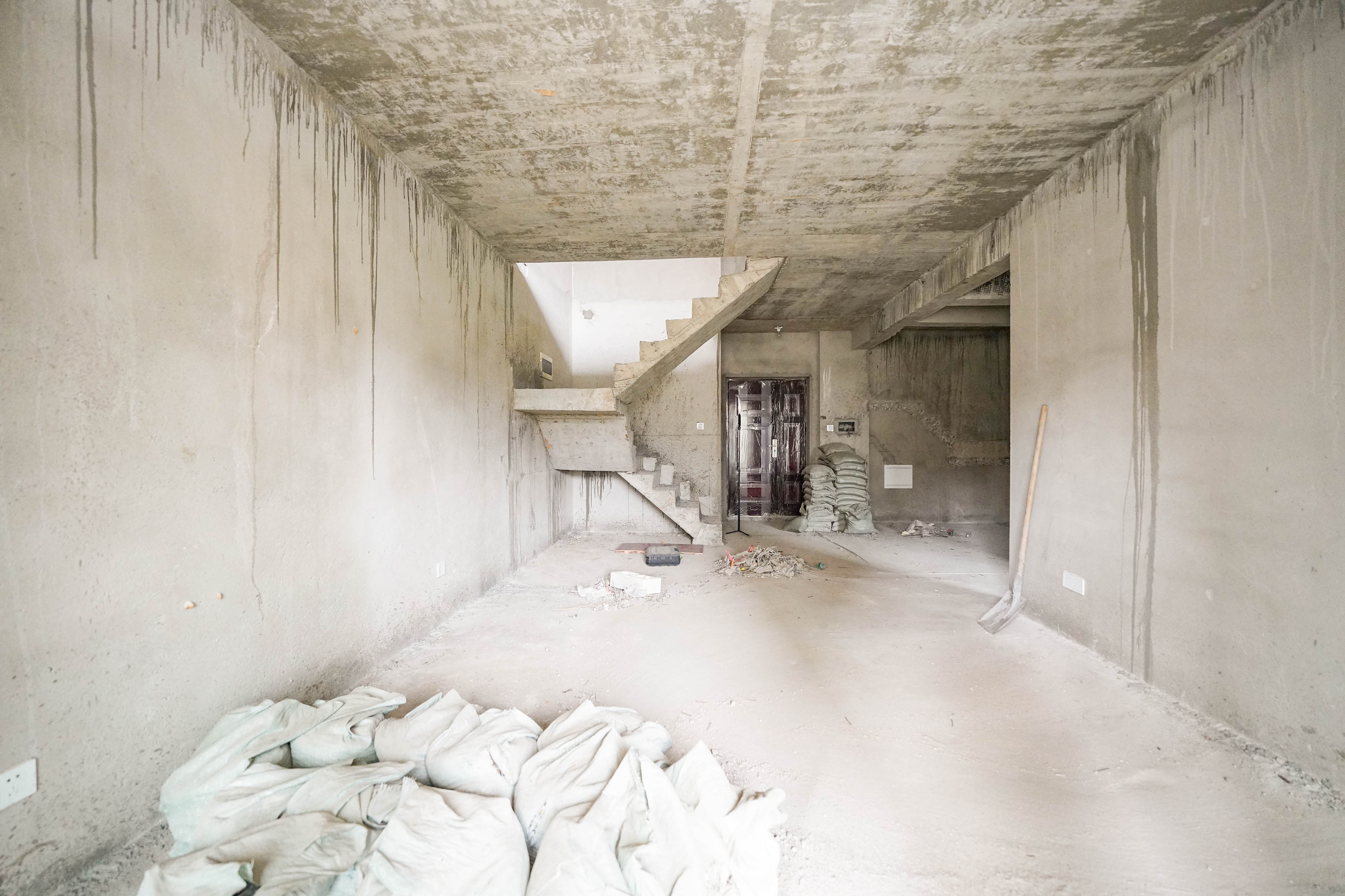 五矿万境蓝山 4室2厅2卫 130.0万 五矿万境蓝山 4室2厅2卫 130.0万客厅