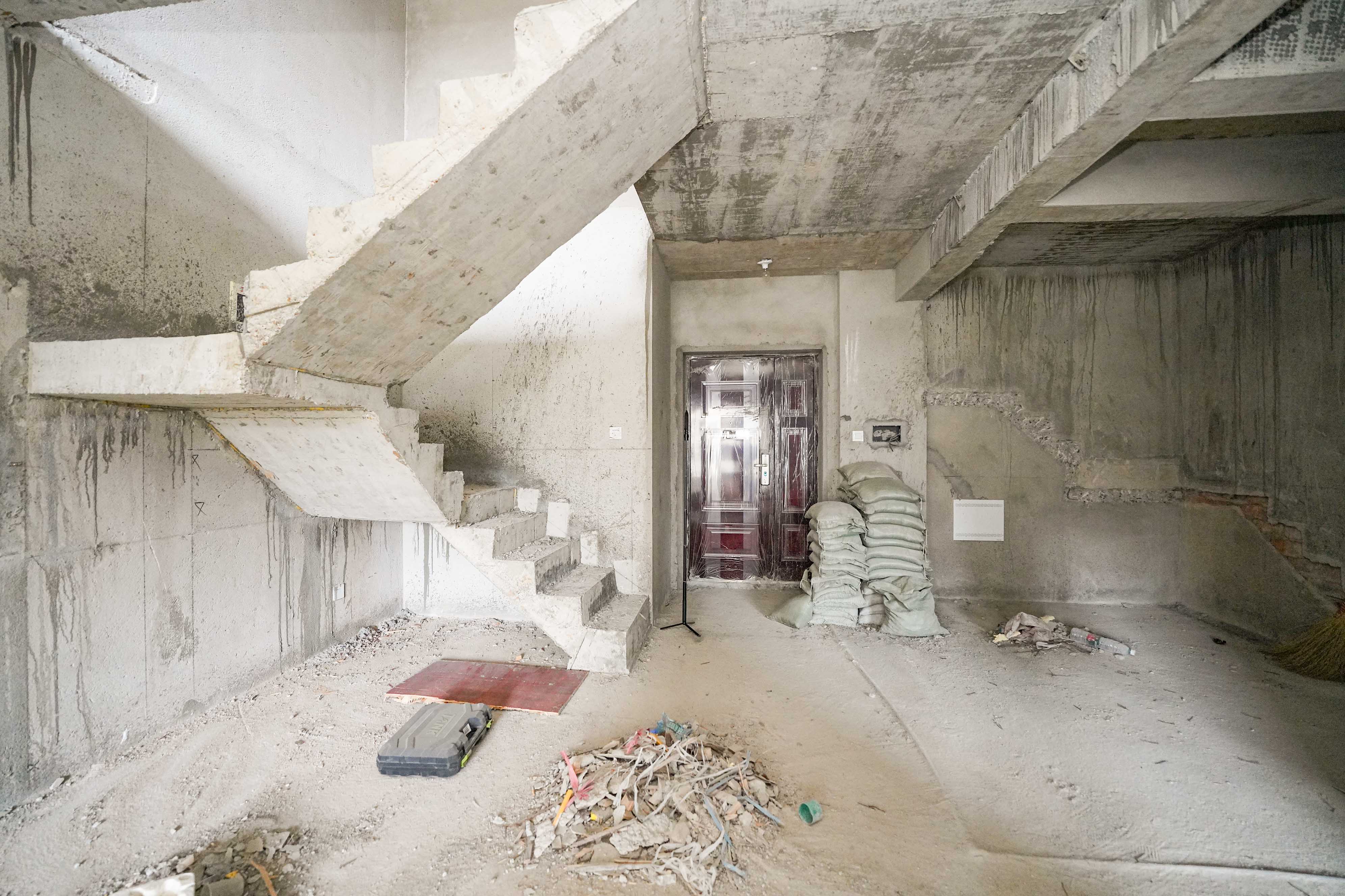 五矿万境蓝山 4室2厅2卫 130.0万 五矿万境蓝山 4室2厅2卫 130.0万客厅