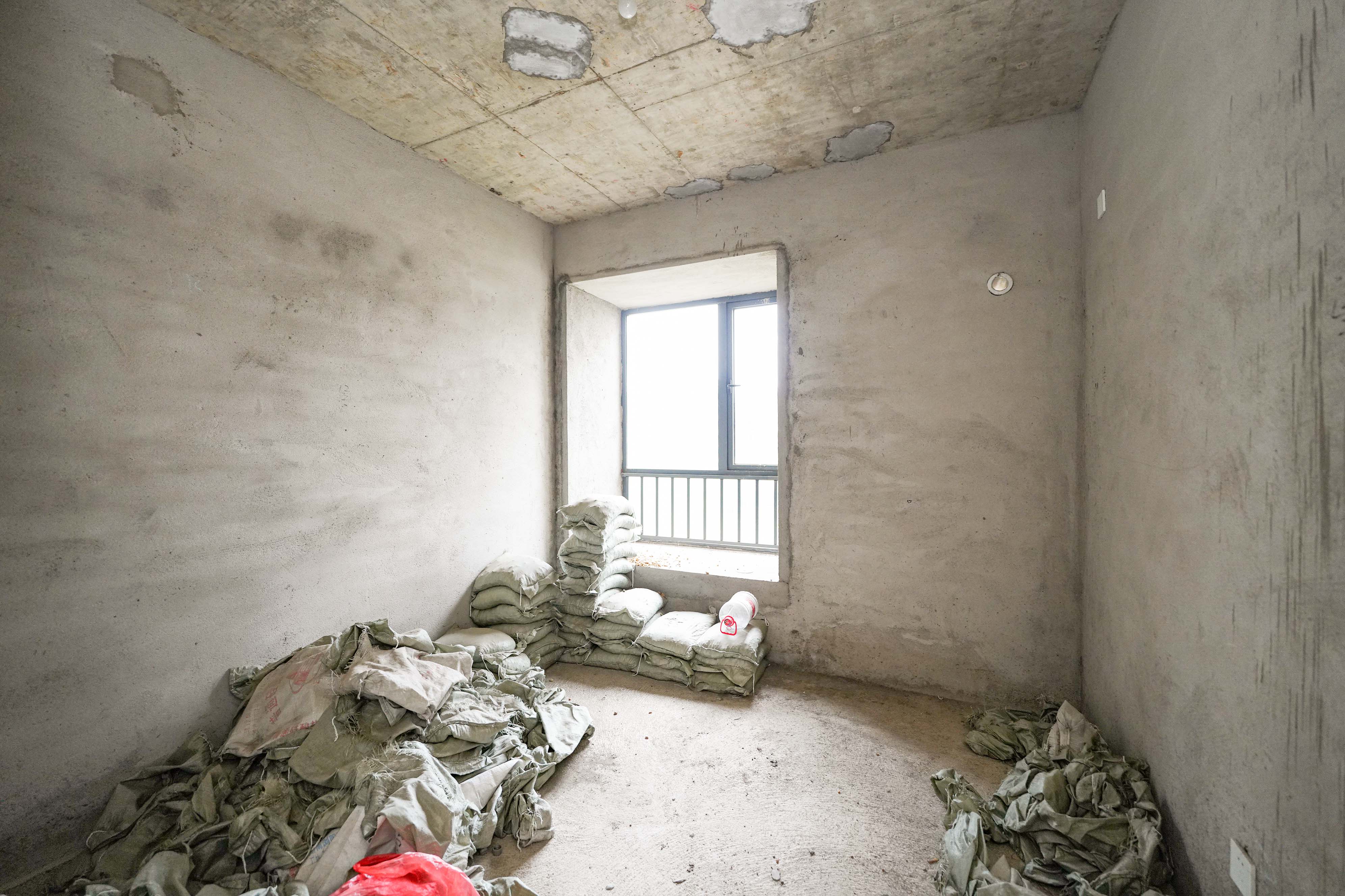 五矿万境蓝山 4室2厅2卫 130.0万 五矿万境蓝山 4室2厅2卫 130.0万卧室