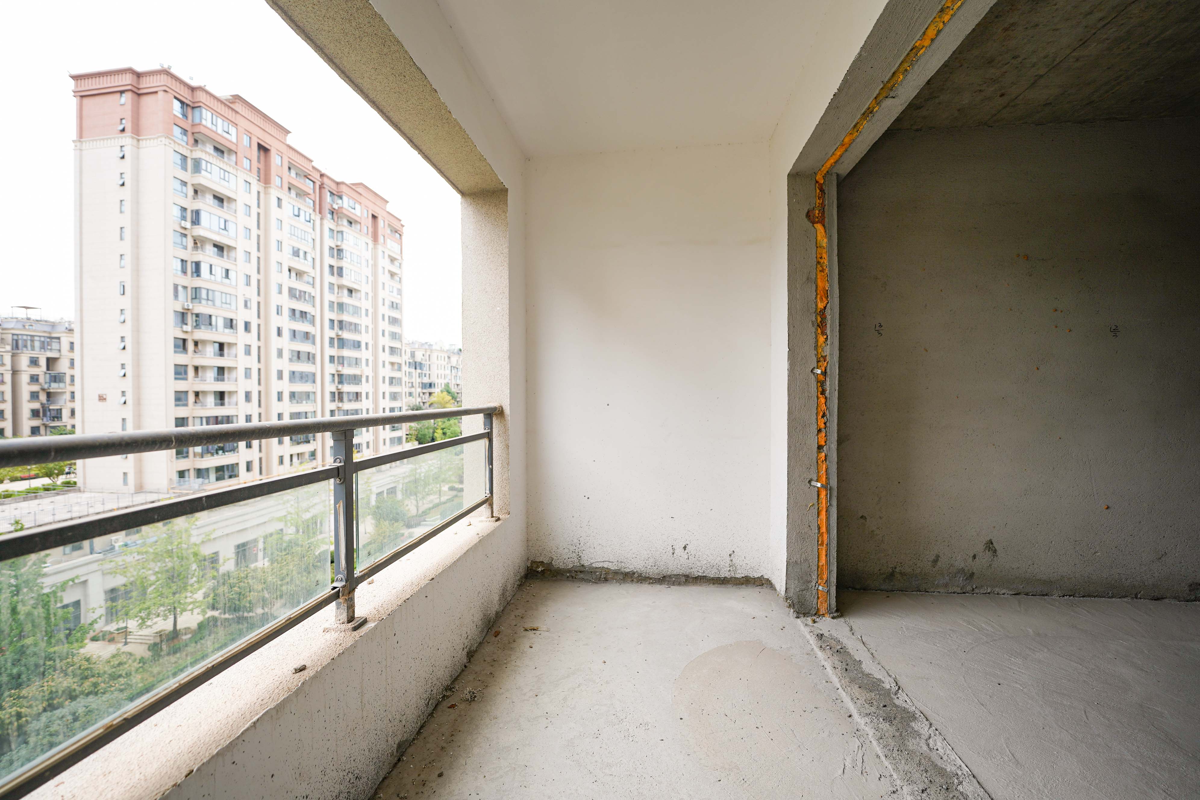 五矿万境蓝山 4室2厅2卫 130.0万 五矿万境蓝山 4室2厅2卫 130.0万阳台