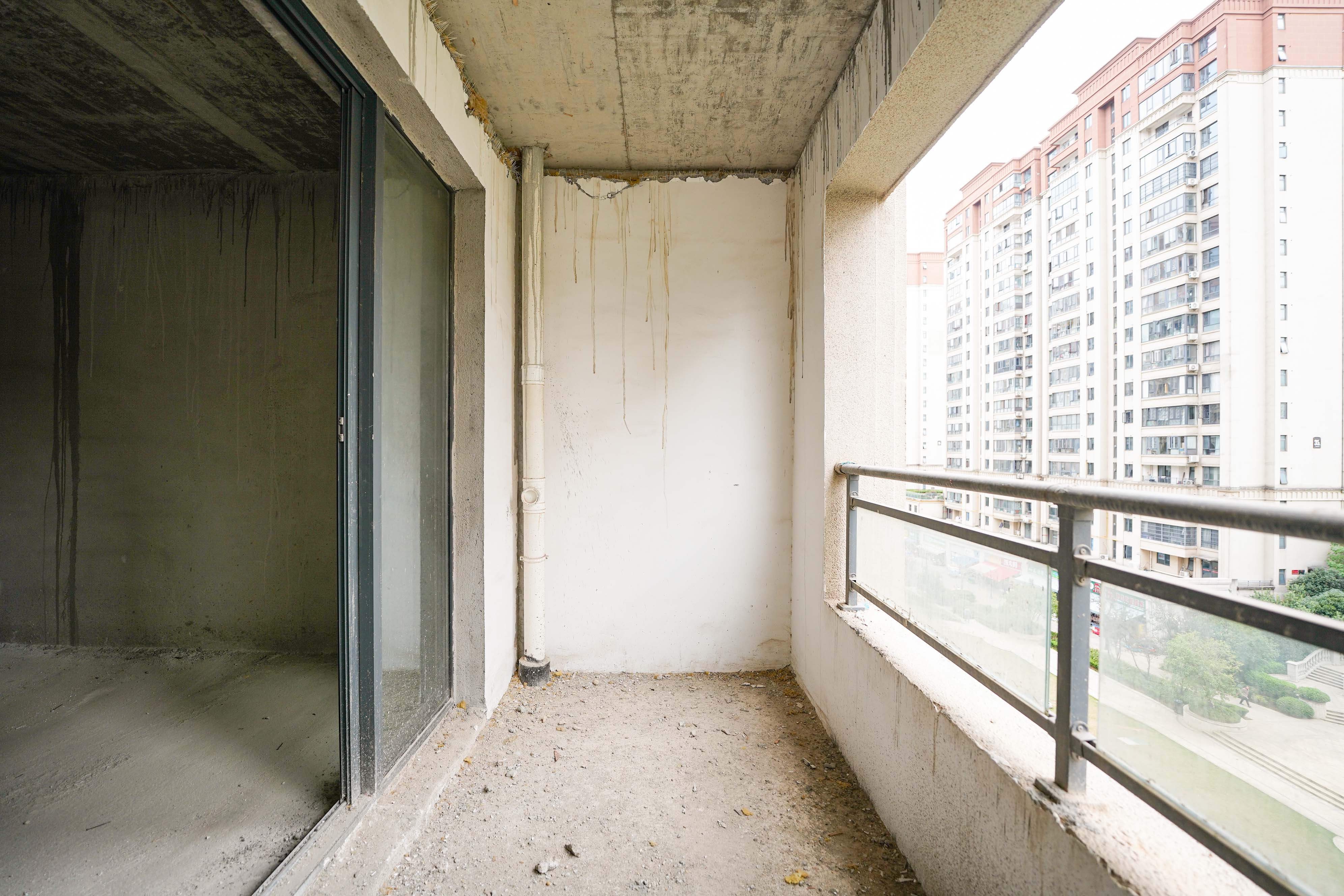 五矿万境蓝山 4室2厅2卫 130.0万 五矿万境蓝山 4室2厅2卫 130.0万阳台