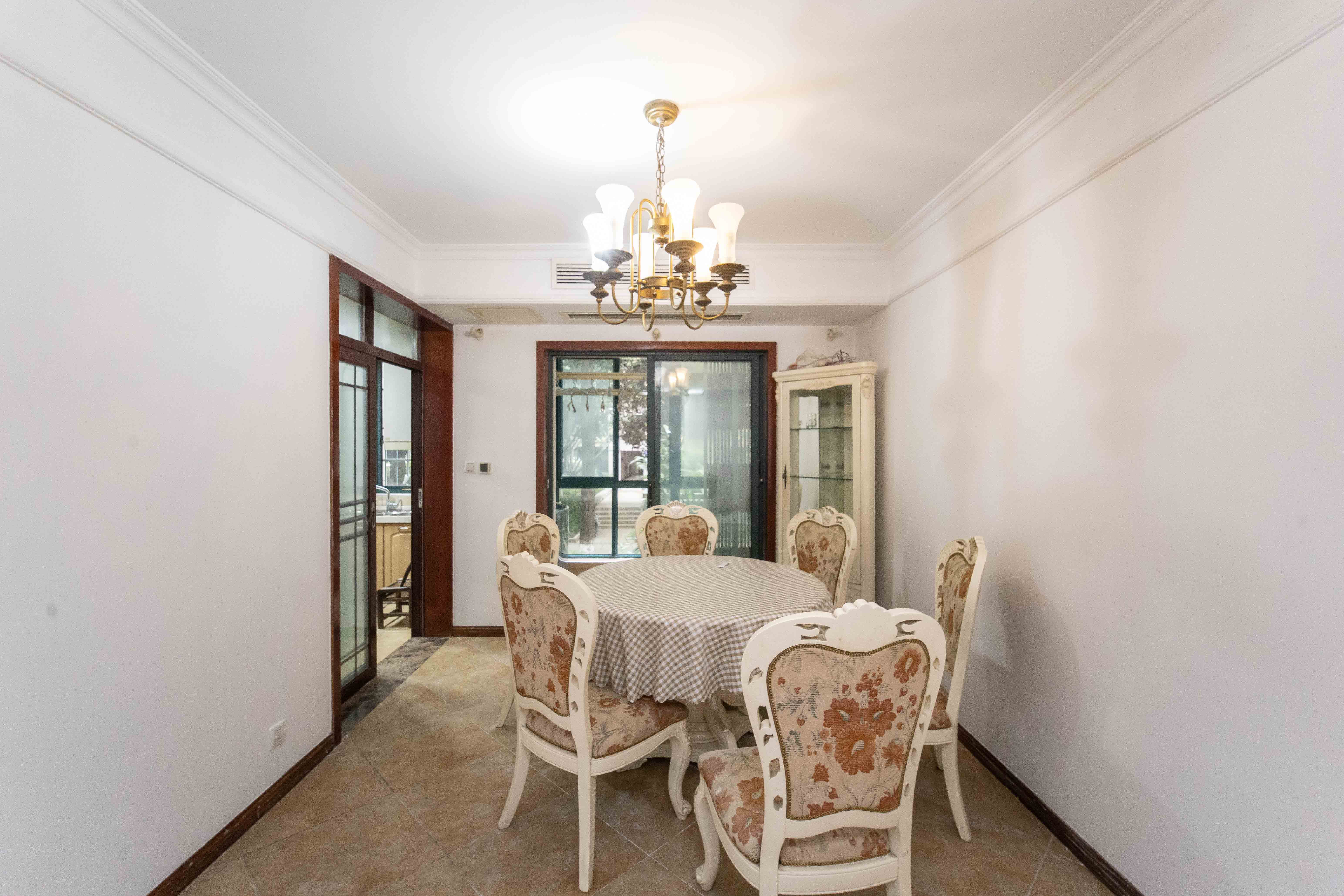 星城世家 3室2厅2卫 155.0万 星城世家 3室2厅2卫 155.0万客厅