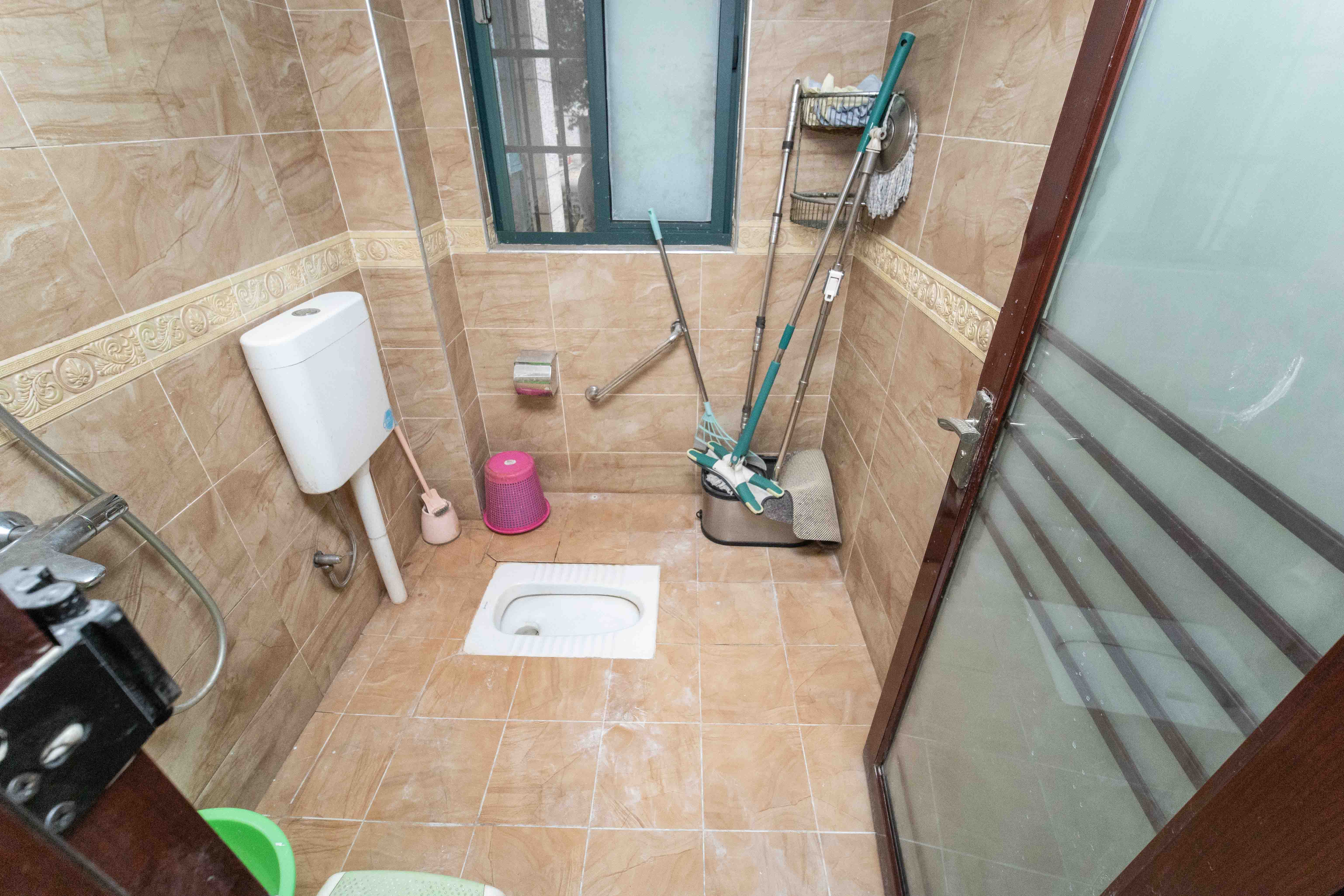 星城世家 3室2厅2卫 155.0万 星城世家 3室2厅2卫 155.0万卫生间