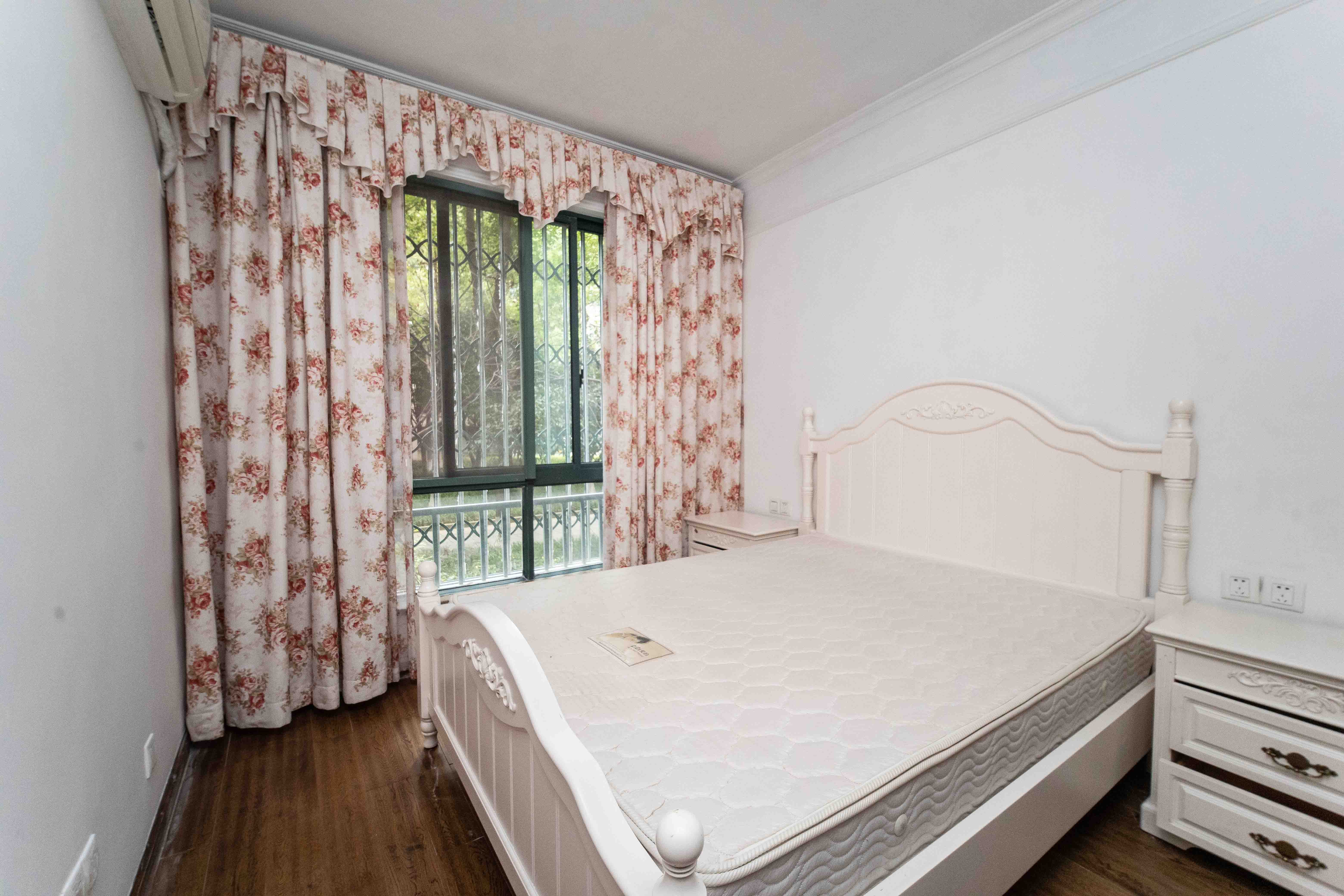 星城世家 3室2厅2卫 155.0万 星城世家 3室2厅2卫 155.0万卧室