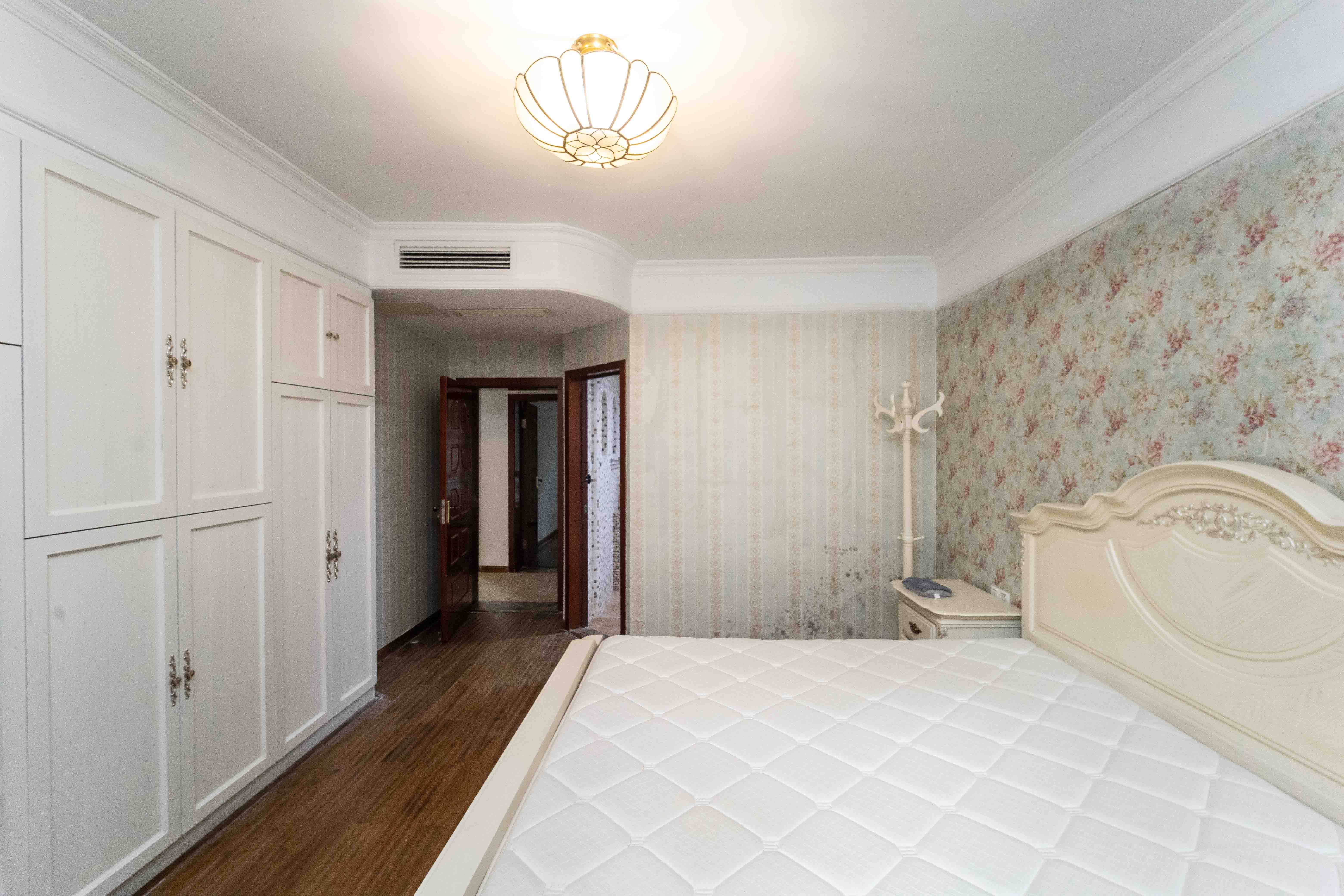 星城世家 3室2厅2卫 155.0万 星城世家 3室2厅2卫 155.0万卧室