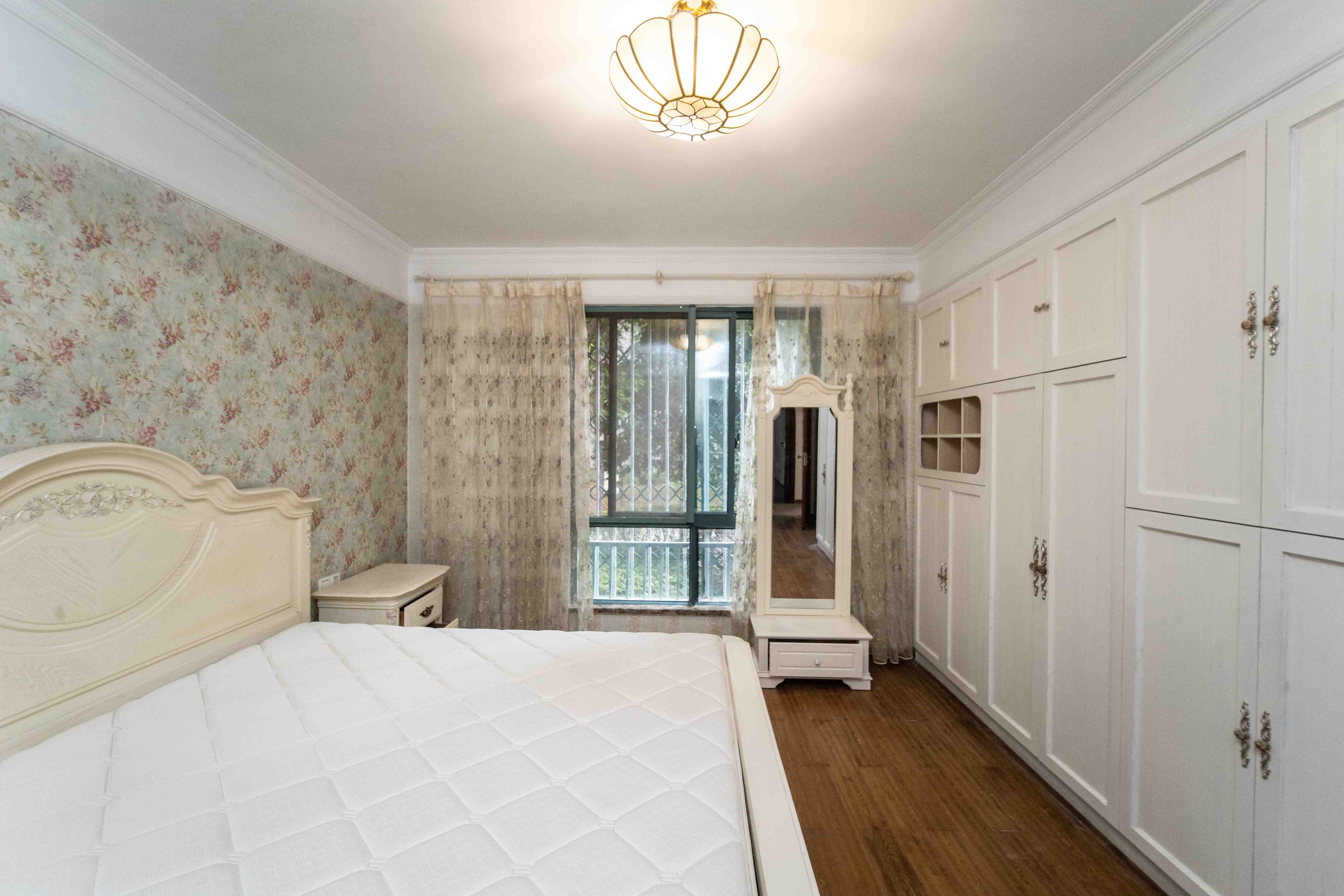 星城世家 3室2厅2卫 155.0万 星城世家 3室2厅2卫 155.0万卧室