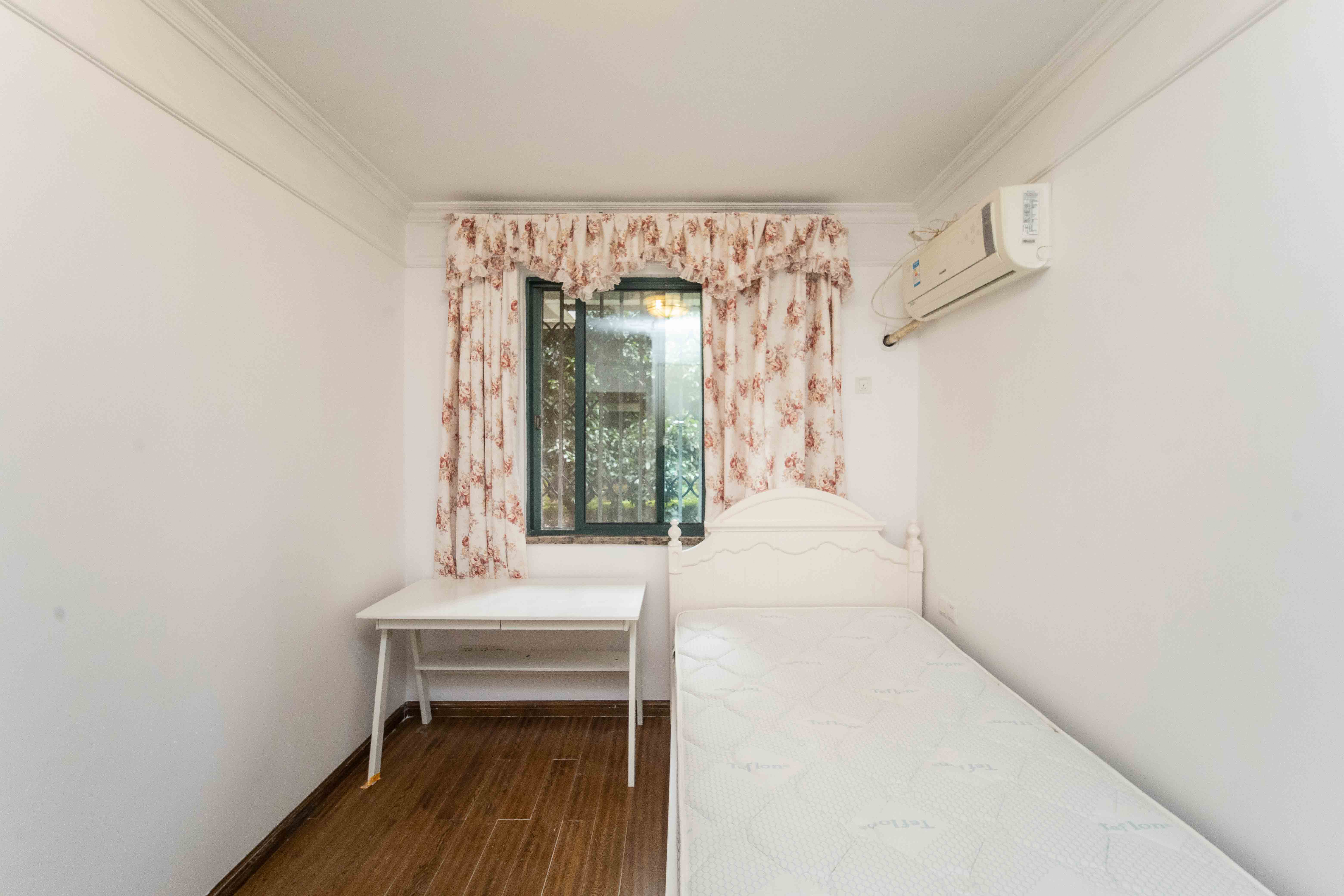 星城世家 3室2厅2卫 155.0万 星城世家 3室2厅2卫 155.0万卧室