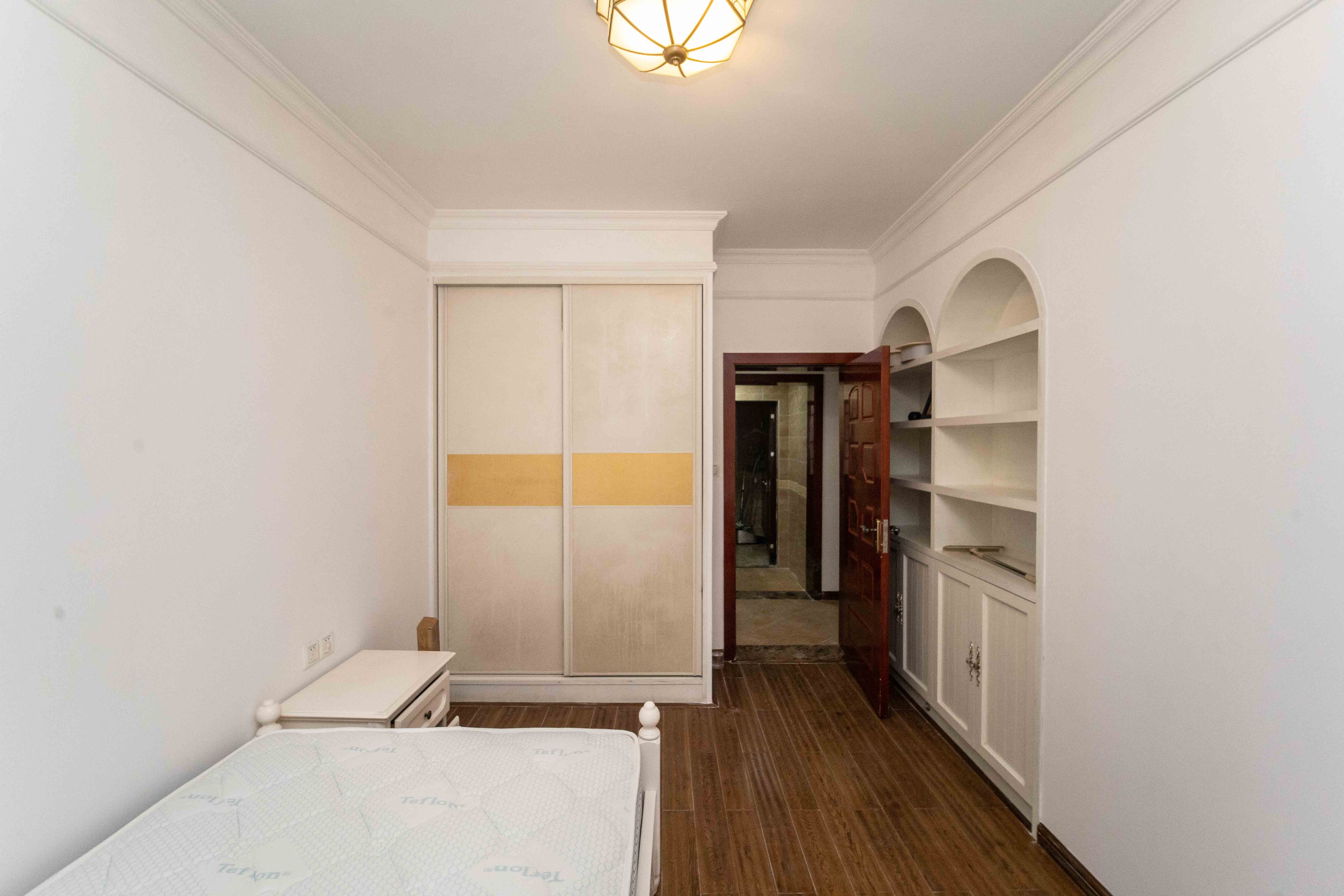 星城世家 3室2厅2卫 155.0万 星城世家 3室2厅2卫 155.0万卧室