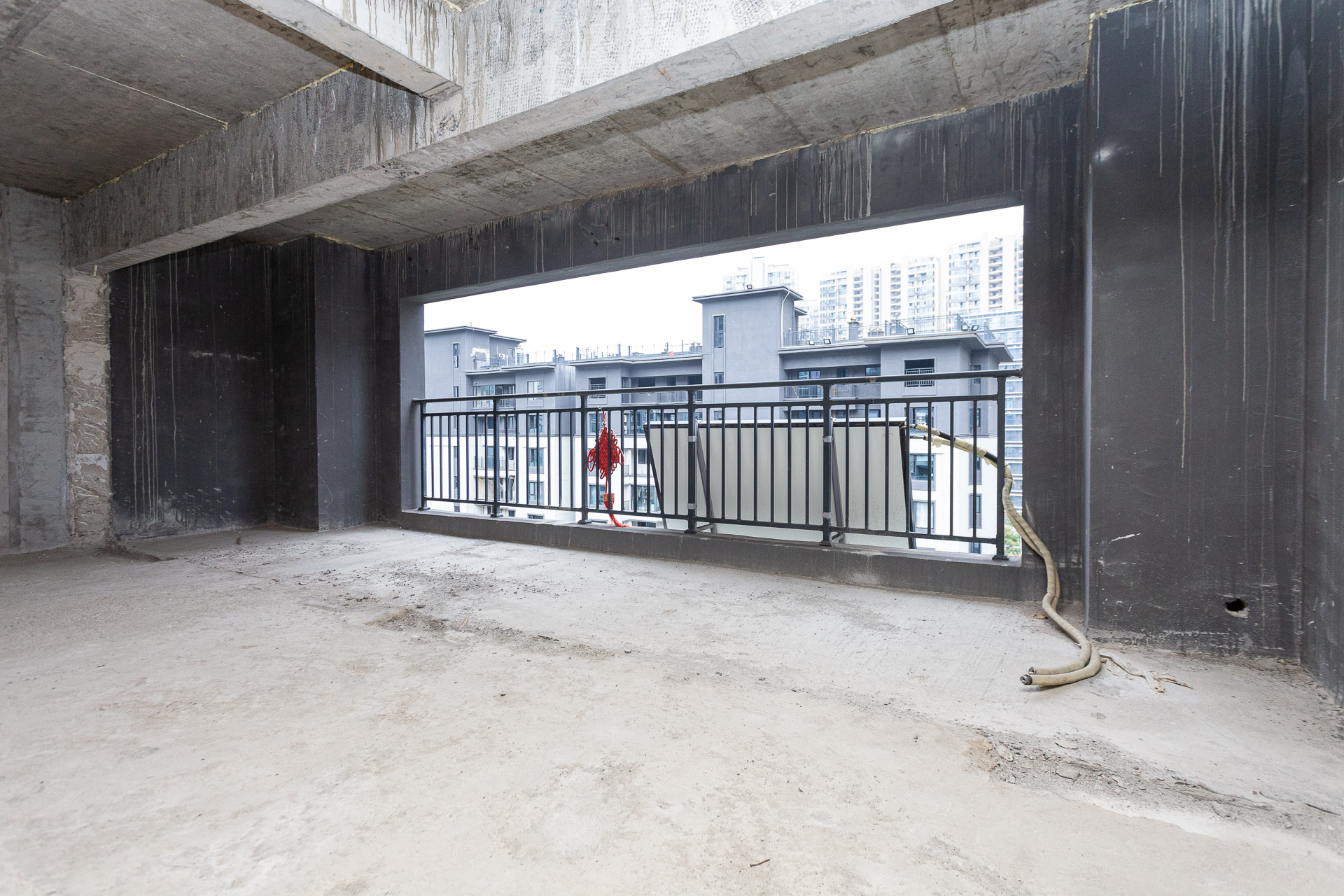 越秀湘江星汇城一期 4室2厅2卫 210.5万 越秀湘江星汇城一期 4室2厅2卫 210.5万阳台