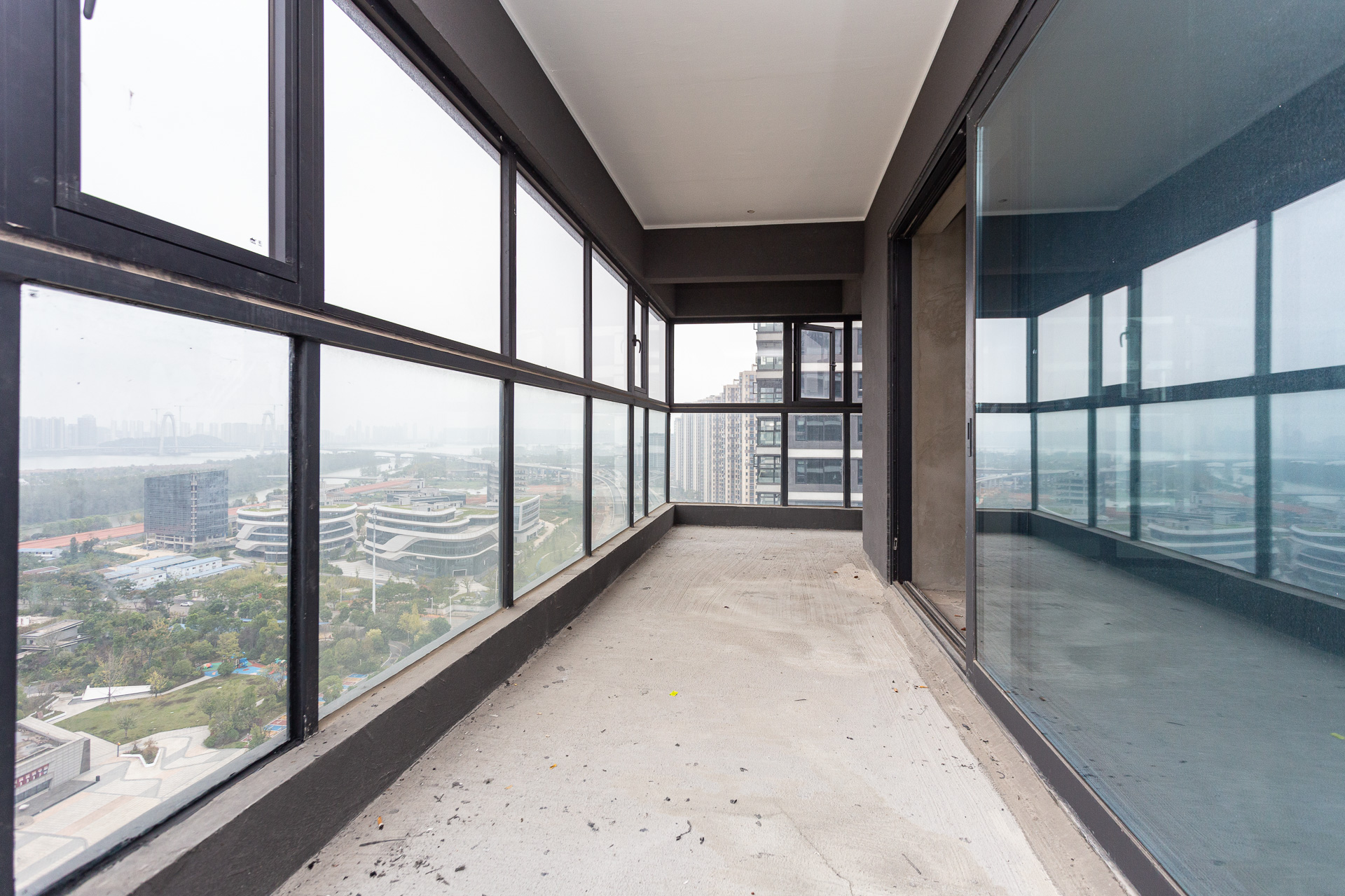 越秀湘江星汇城一期 4室2厅3卫 260.0万 越秀湘江星汇城一期 4室2厅3卫 260.0万阳台