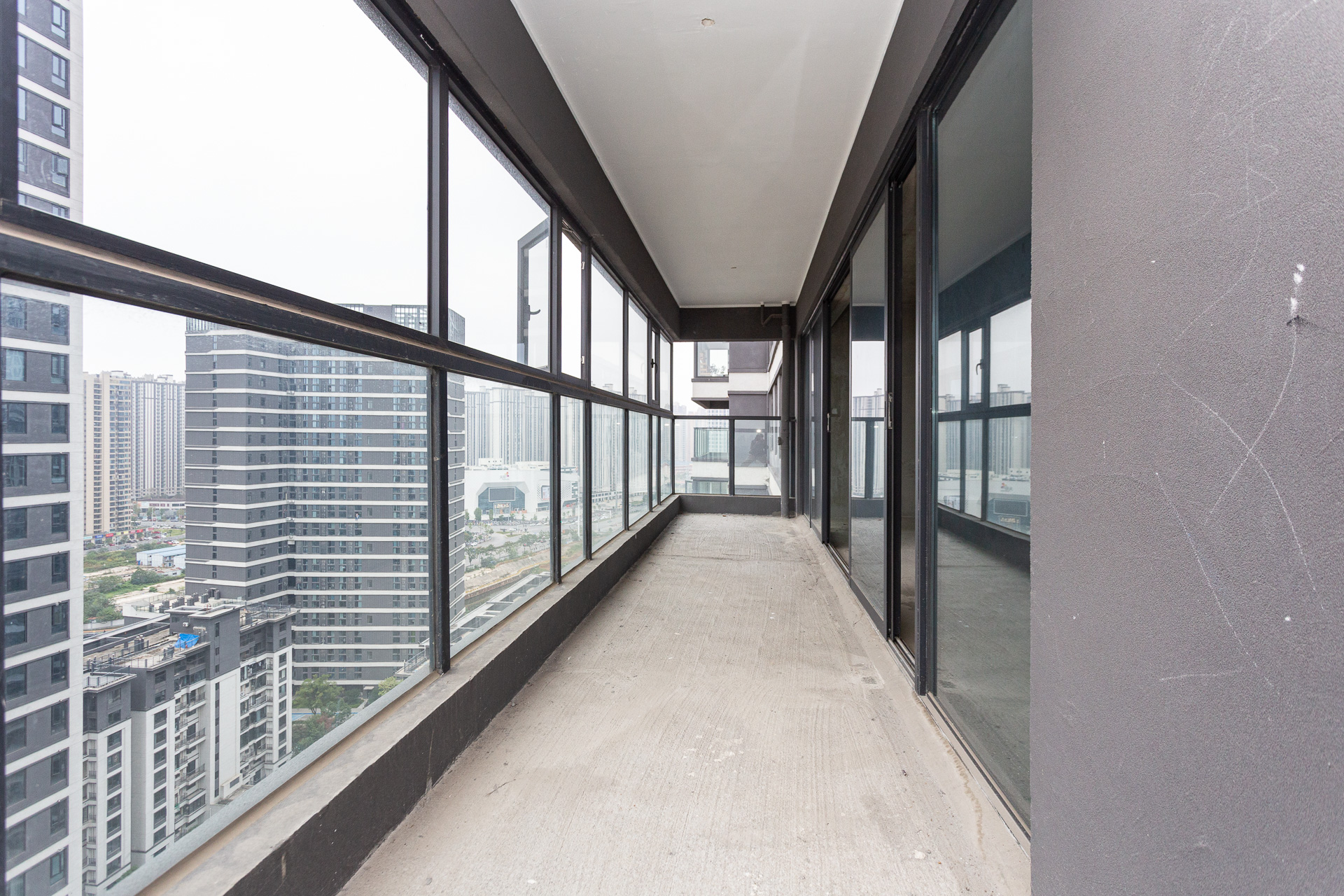 越秀湘江星汇城一期 4室2厅3卫 260.0万 越秀湘江星汇城一期 4室2厅3卫 260.0万阳台