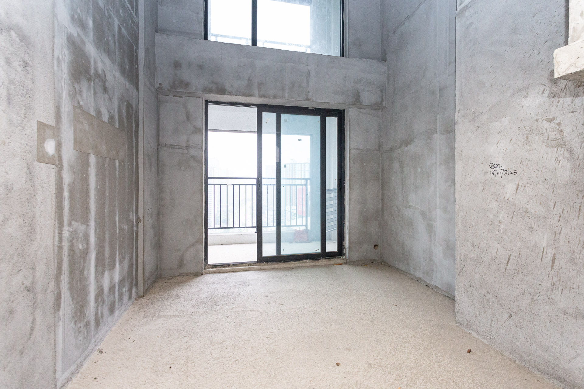 越秀湘江星汇城二期 4室1厅3卫 123.0万 越秀湘江星汇城二期 4室1厅3卫 123.0万客厅