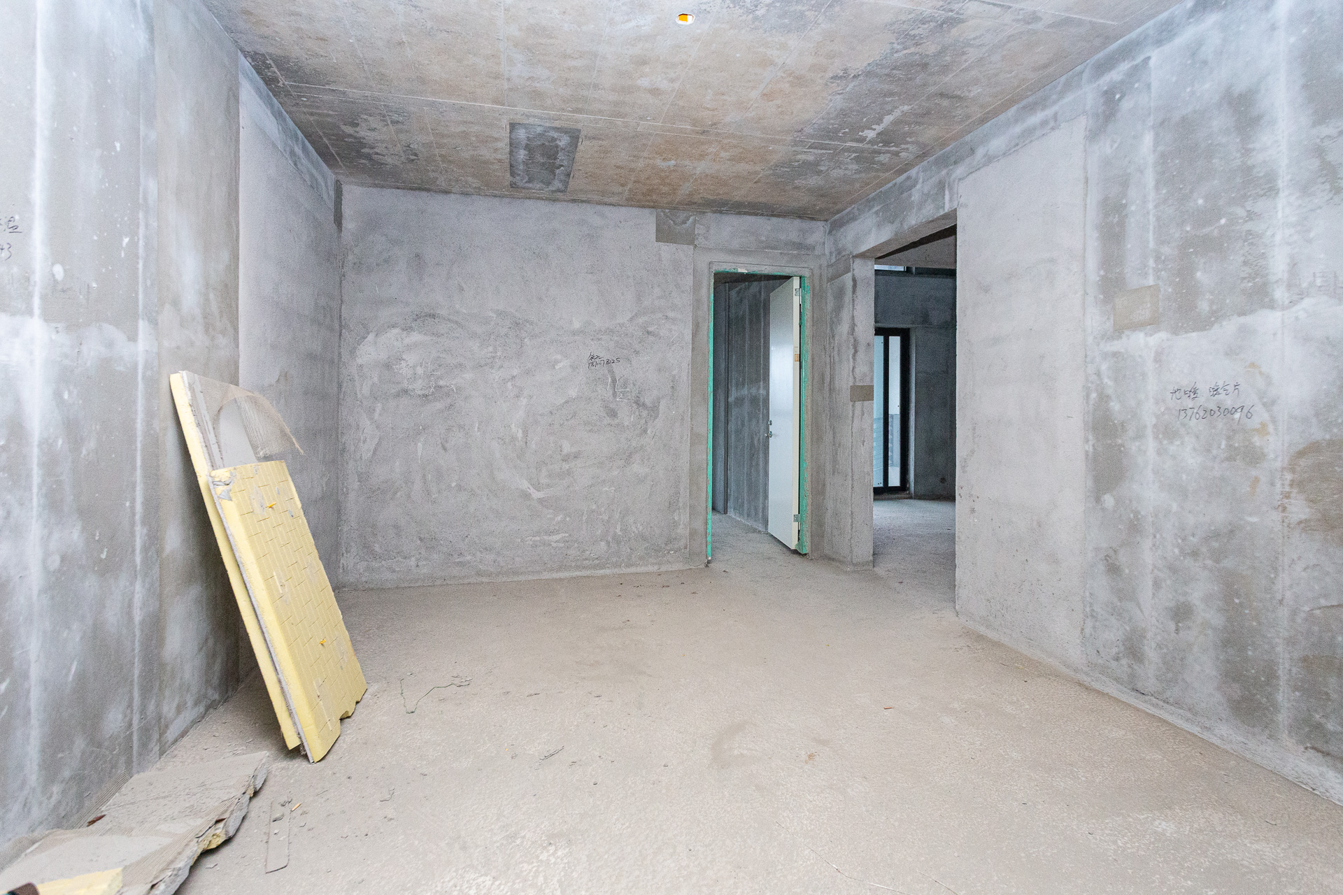 越秀湘江星汇城二期 4室1厅3卫 123.0万 越秀湘江星汇城二期 4室1厅3卫 123.0万客厅