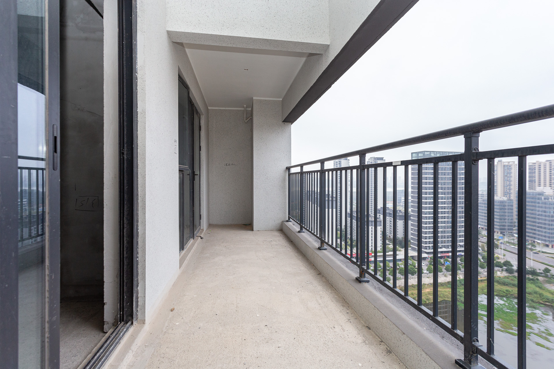 越秀湘江星汇城二期 4室1厅3卫 123.0万 越秀湘江星汇城二期 4室1厅3卫 123.0万阳台