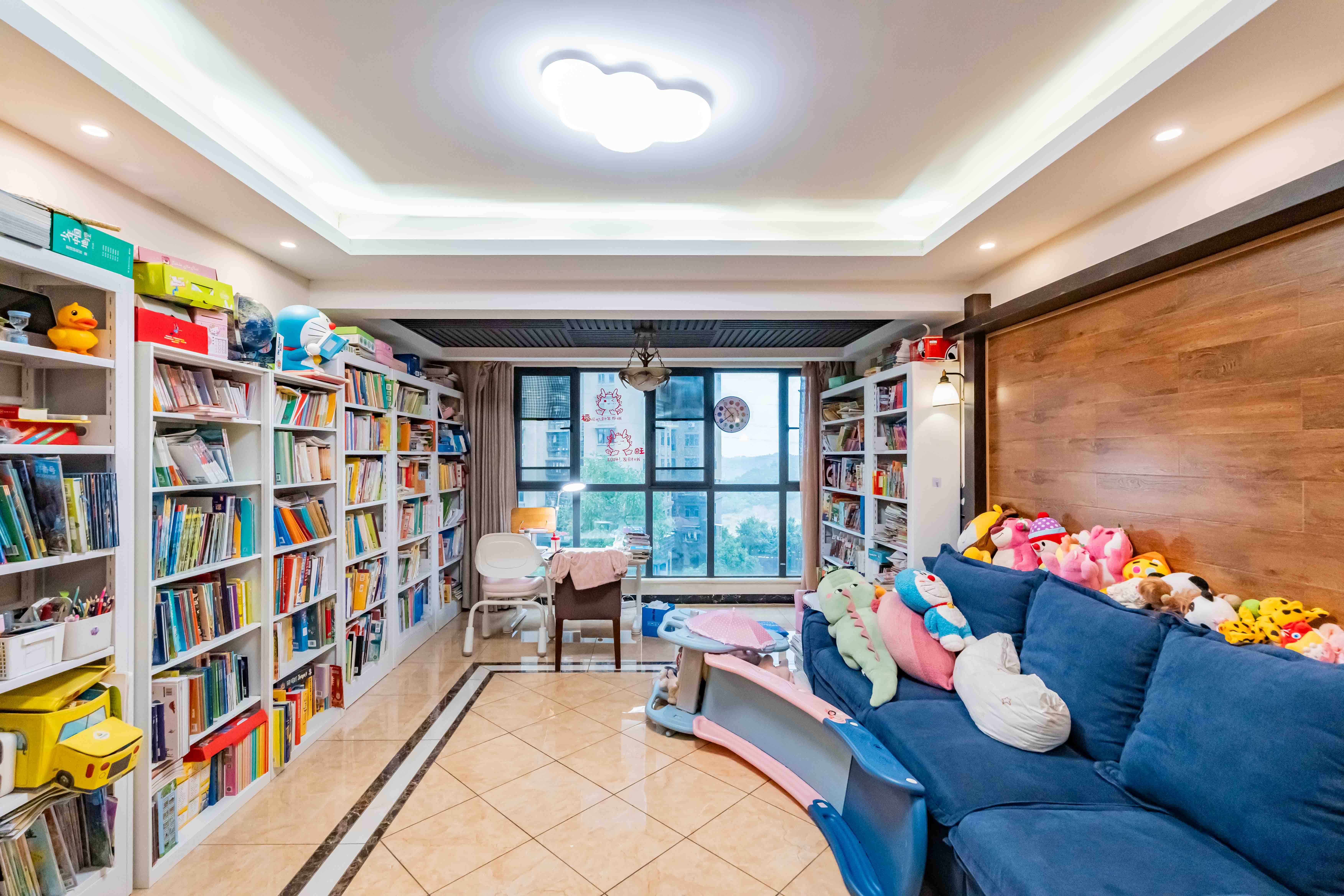 悦湖山  5室2厅2卫    100.0万 悦湖山  5室2厅2卫    100.0万客厅