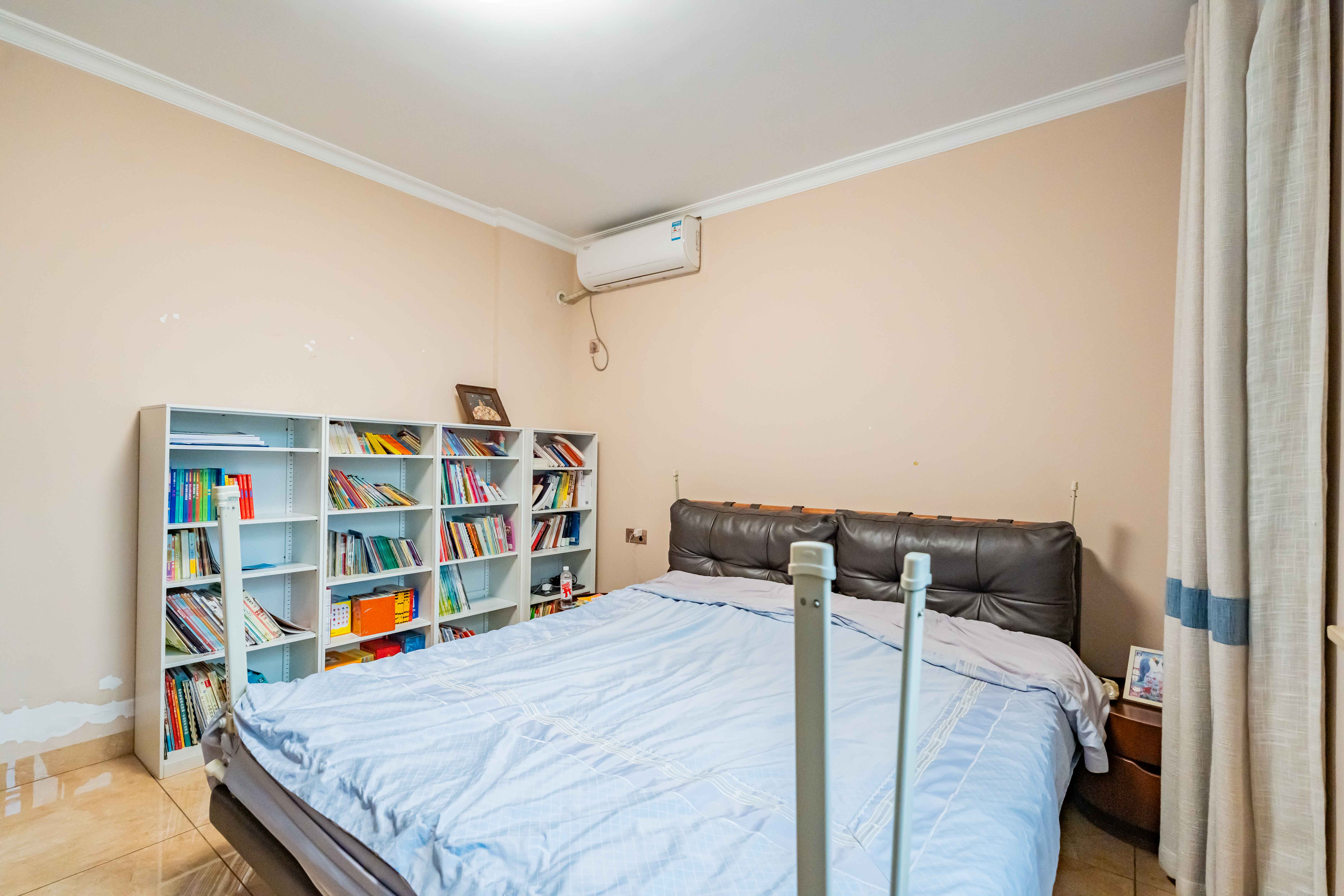 悦湖山  5室2厅2卫    100.0万 悦湖山  5室2厅2卫    100.0万卧室